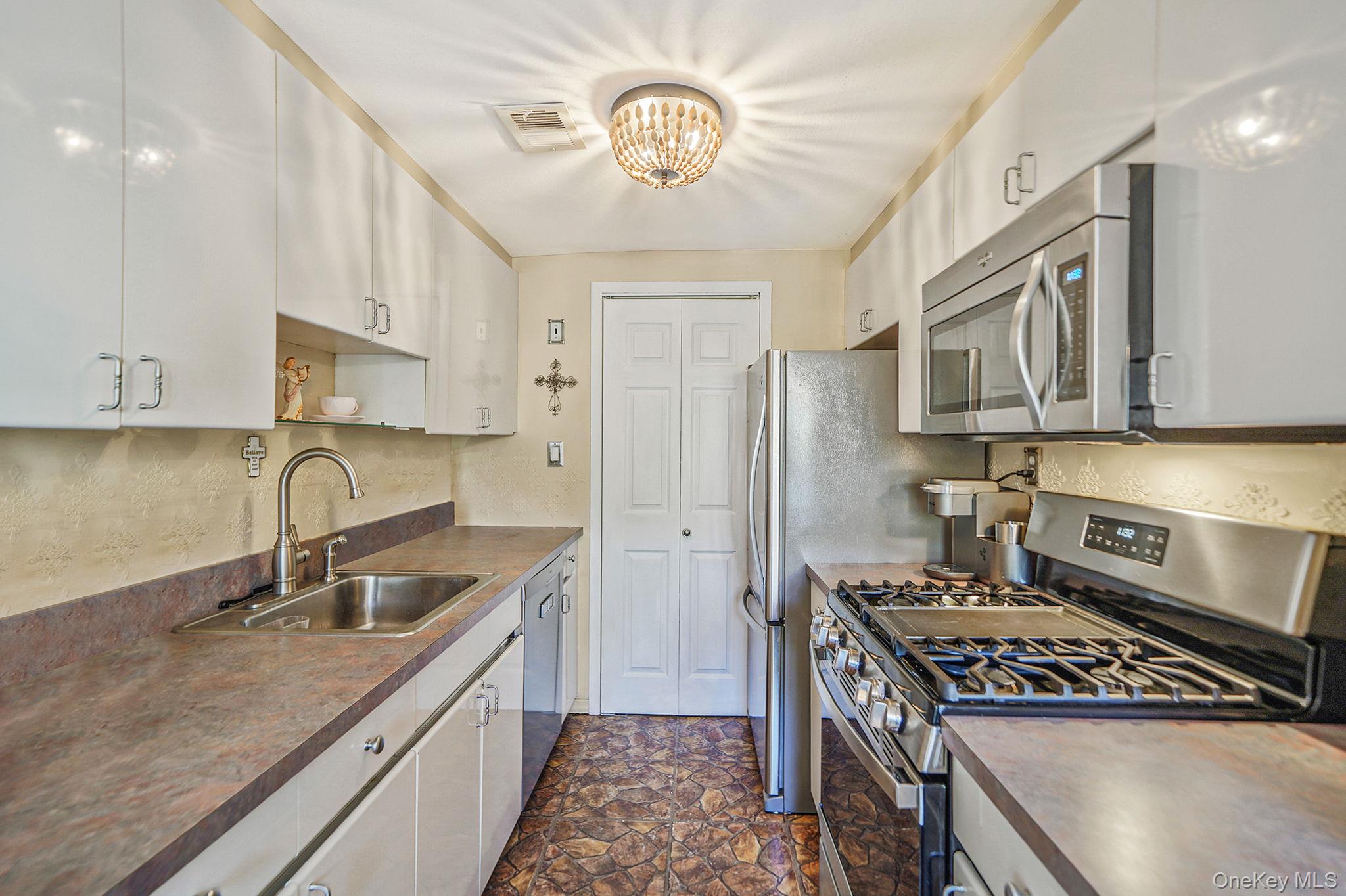 175 Cambridge Drive – For Sale photo 13