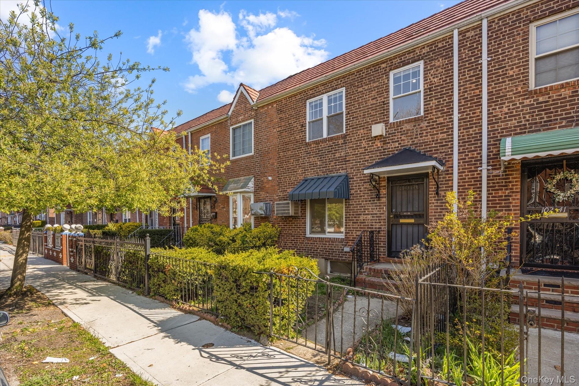 102-39 183 Place – For Sale