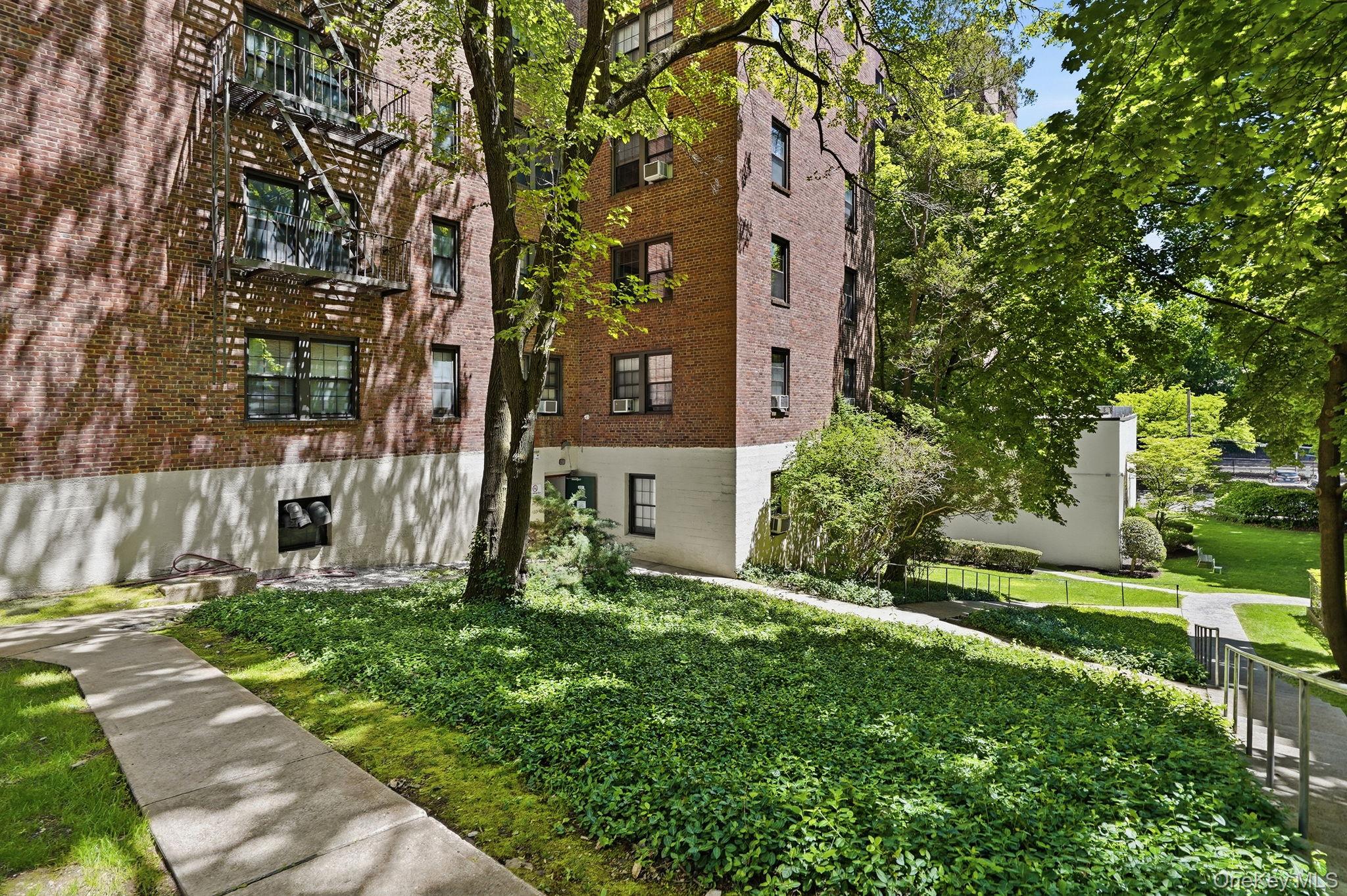 196 Garth Road, Unit 2F photo 21