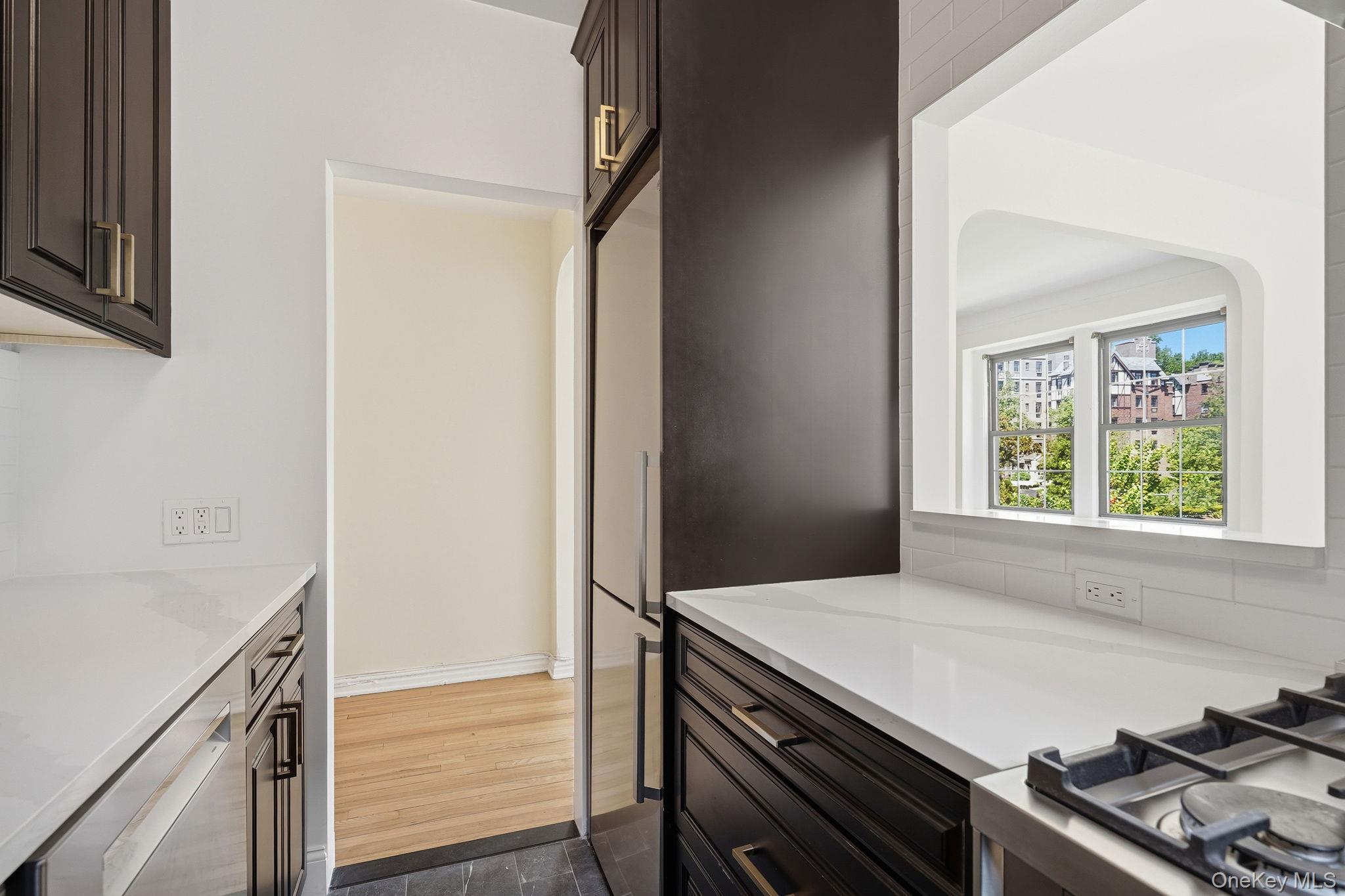 196 Garth Road, Unit 2F photo 12
