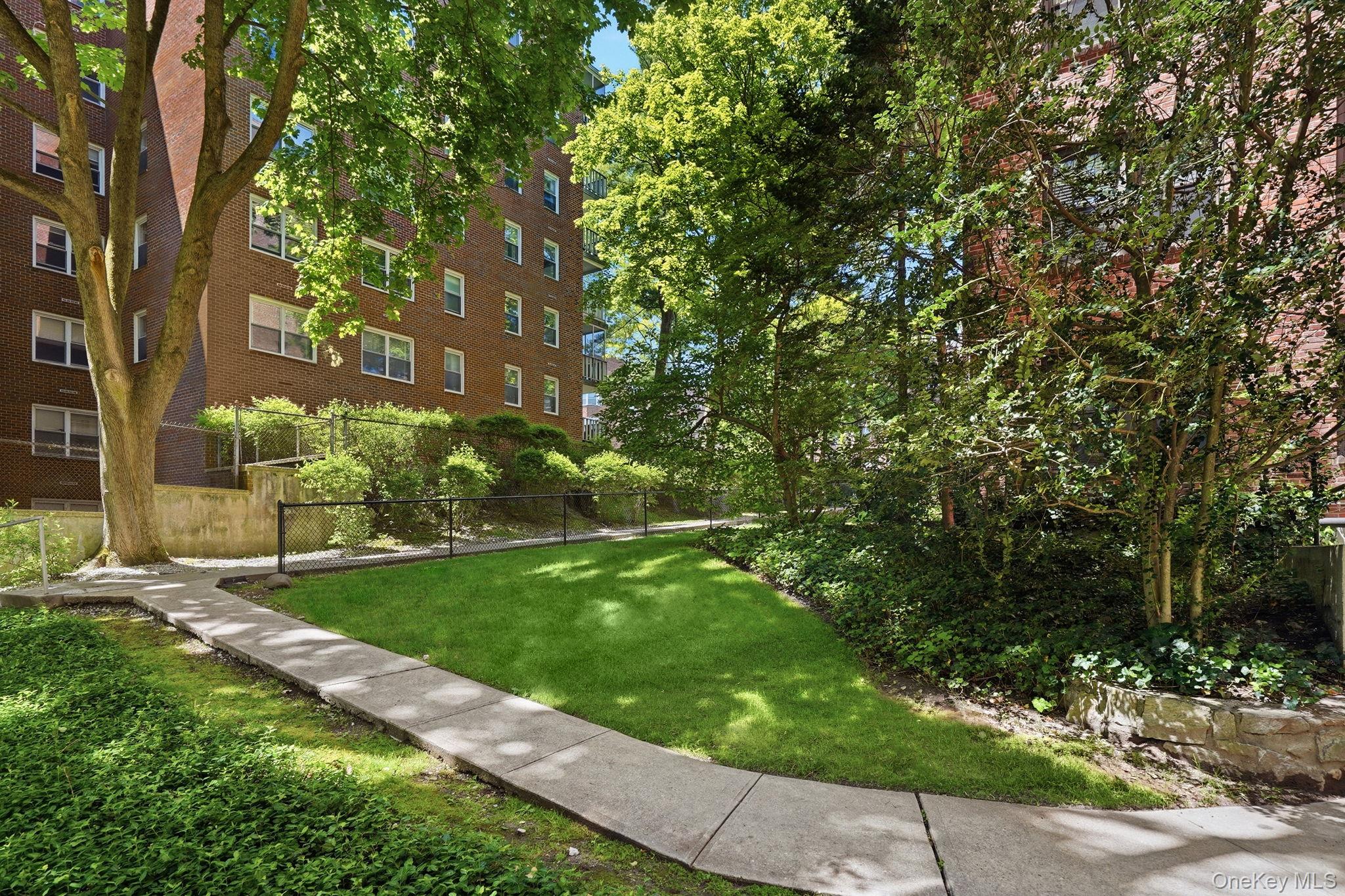 196 Garth Road, Unit 2F photo 20