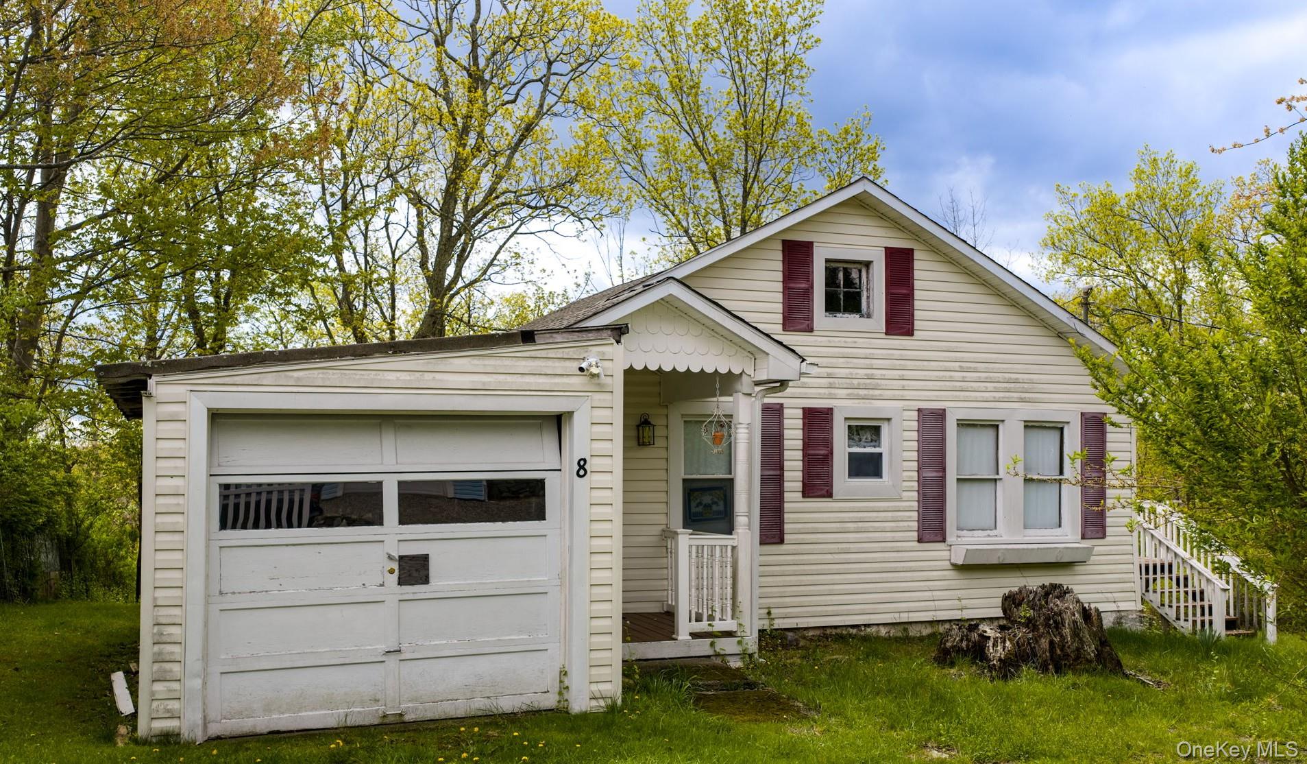 8 Chestnut Street W – For Sale