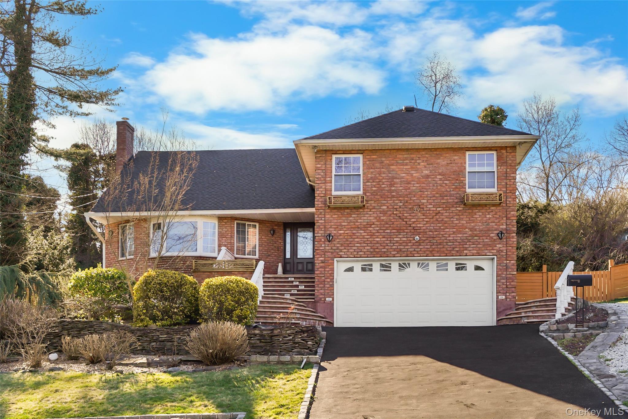 39 Oakdale Road – For Sale