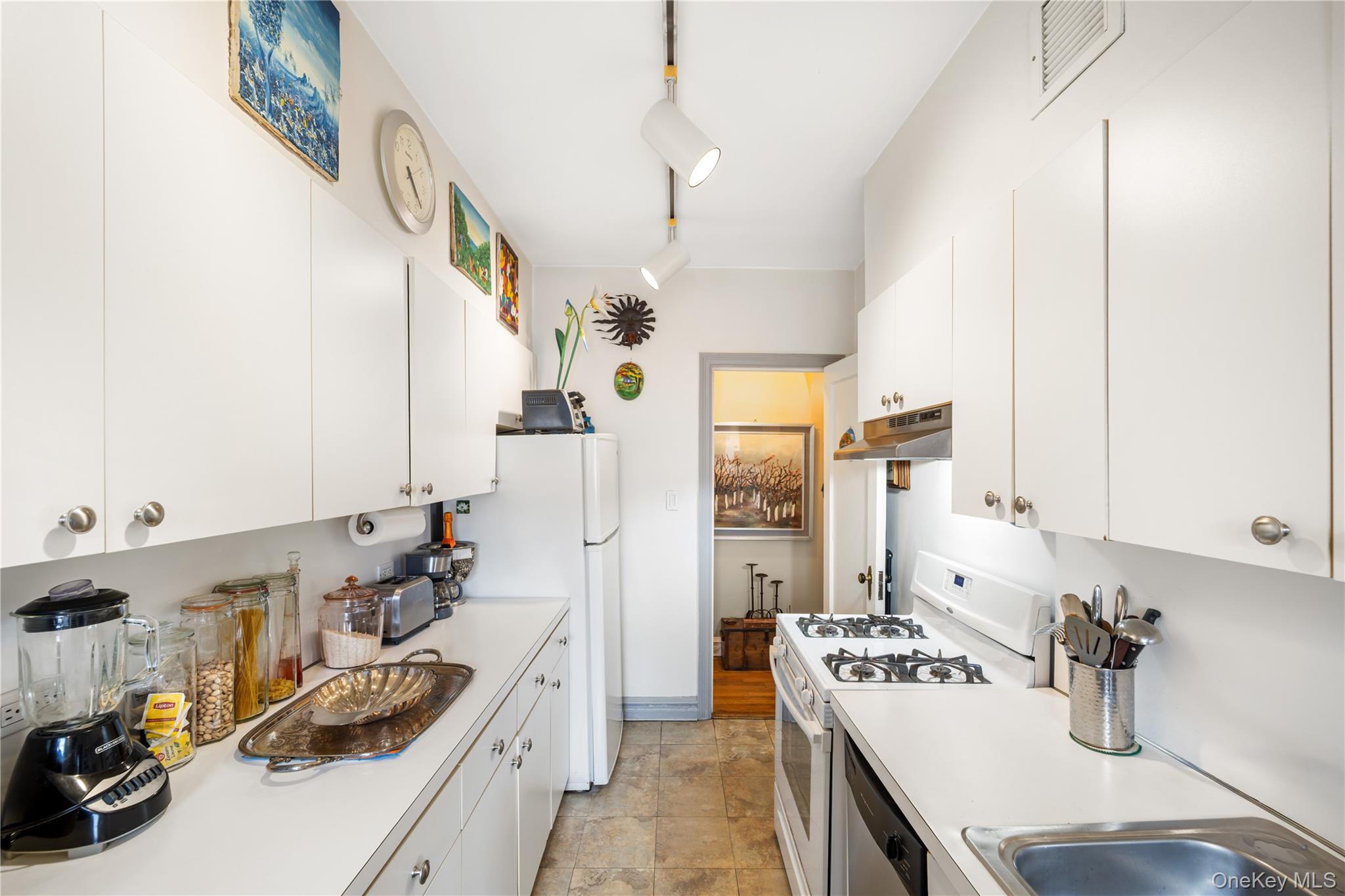 34-24 82nd Street, Unit 6N photo 4