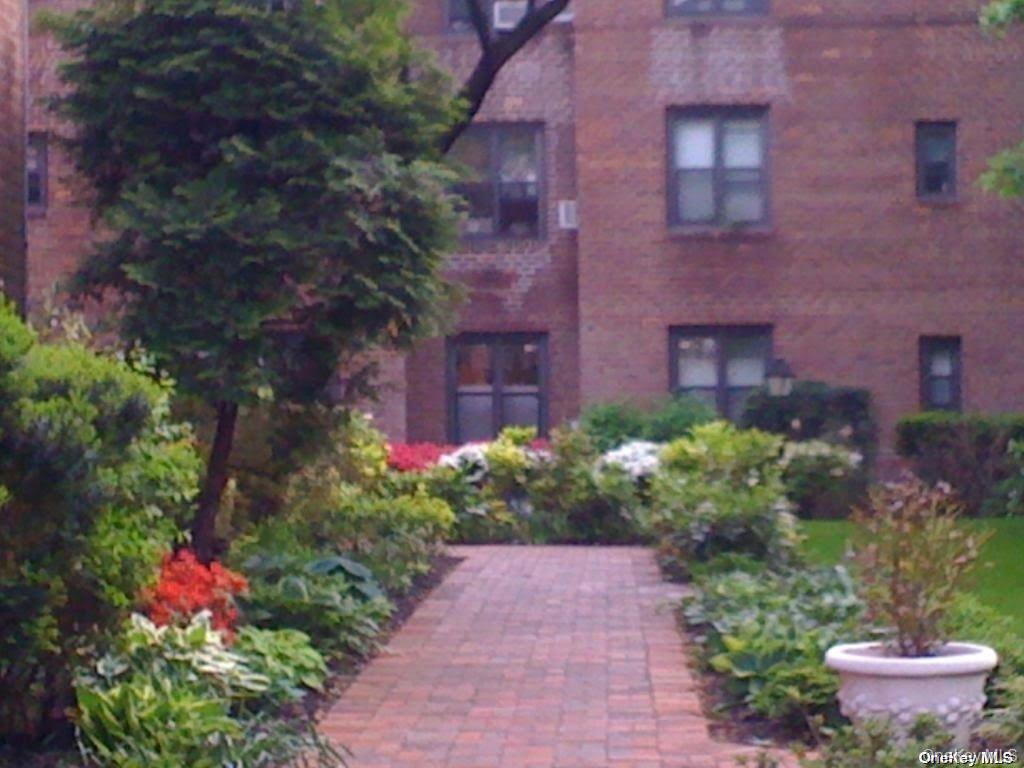 2 Town House Place, Unit 1J photo 2