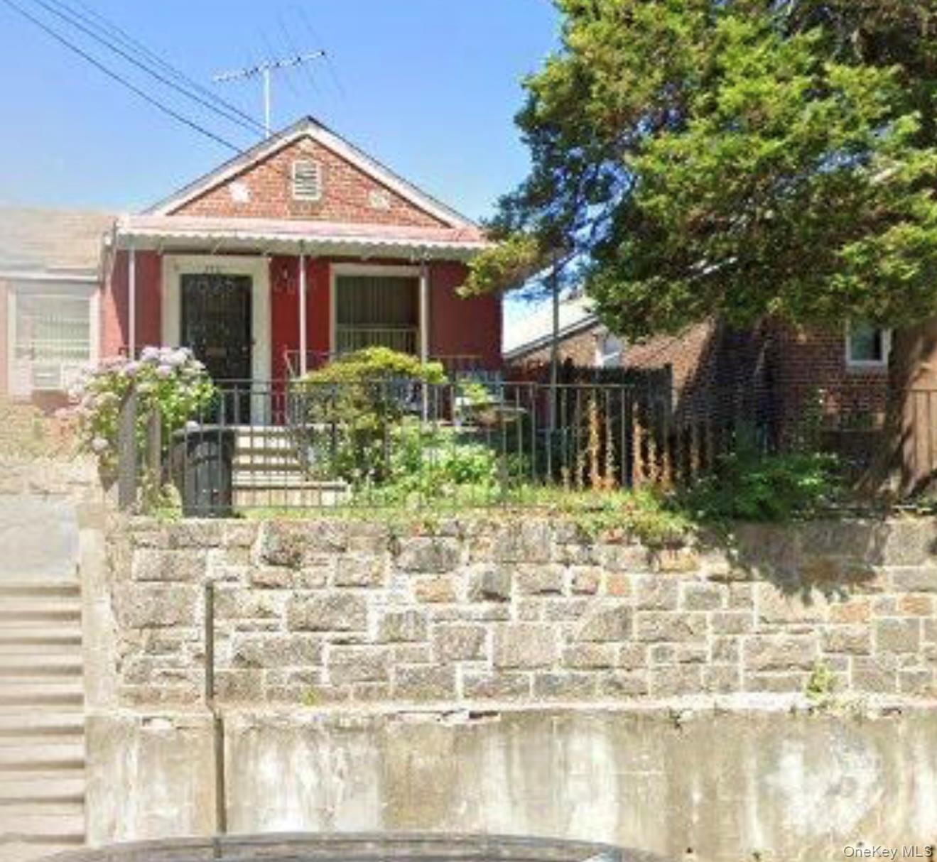 2711 Throop Avenue – For Sale