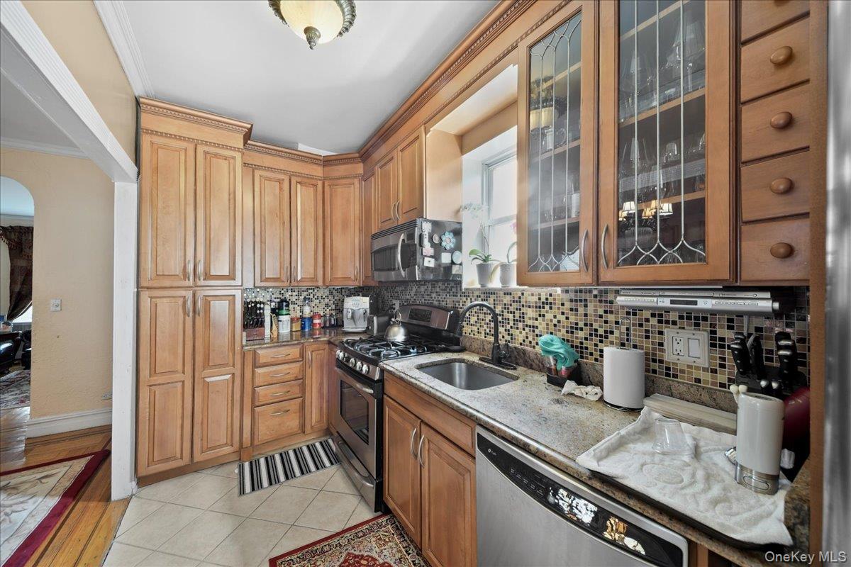 2445 Yates Avenue – For Sale photo 19