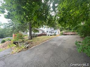 62 Deer Trail S – For Sale photo 2
