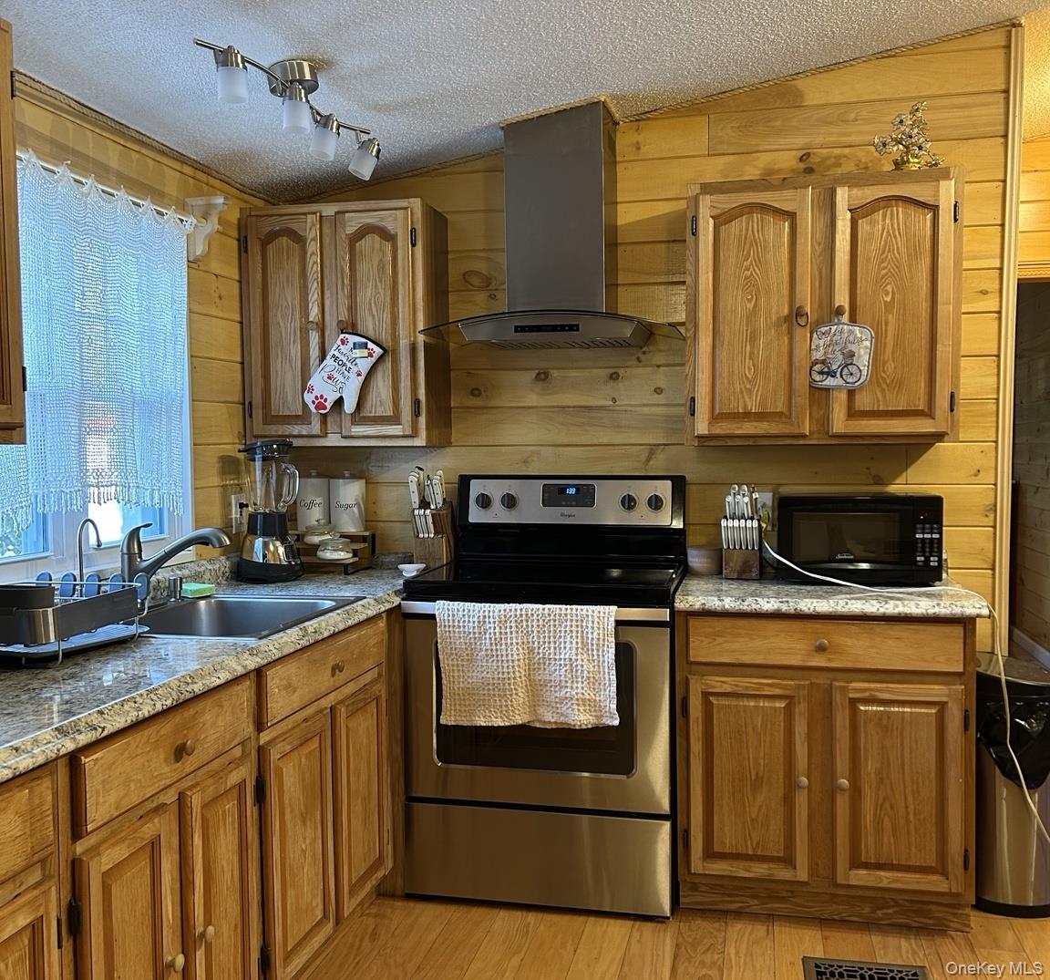 68 Oxford Circle – For Sale photo 3
