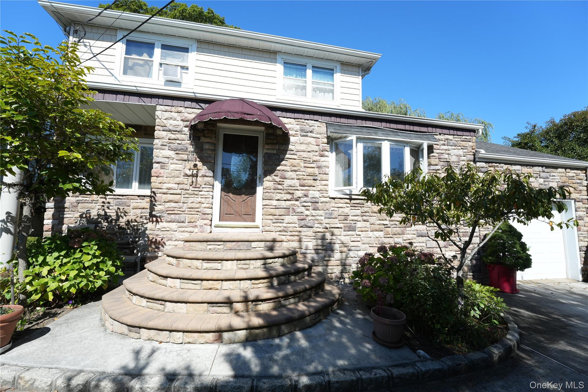 368 Merrifield Avenue – For Sale