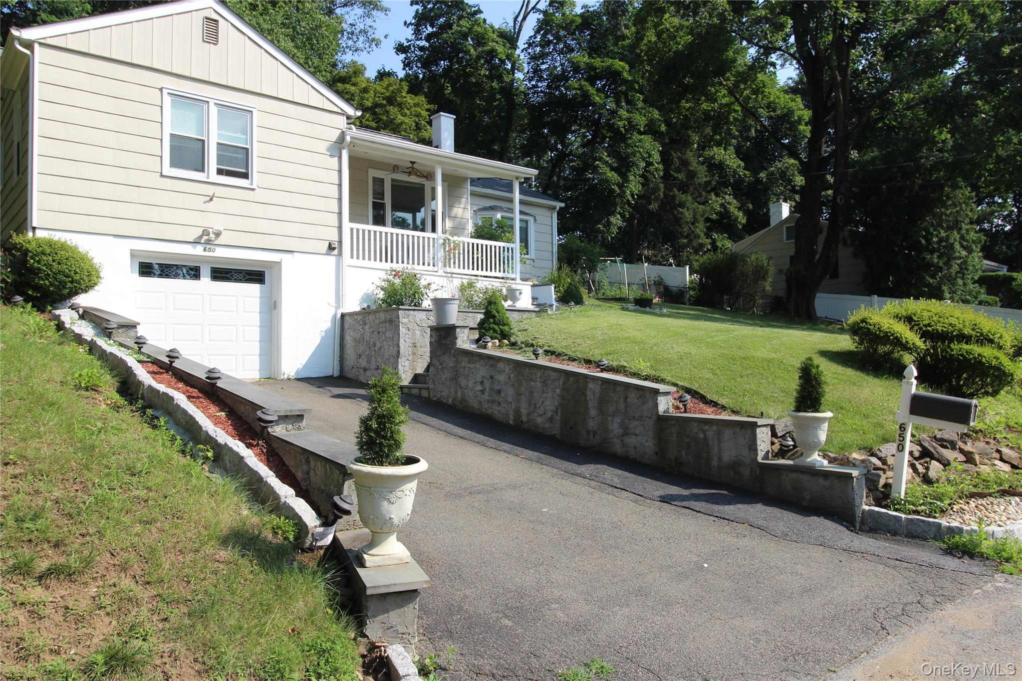 650 Warren Avenue – For Sale photo 3