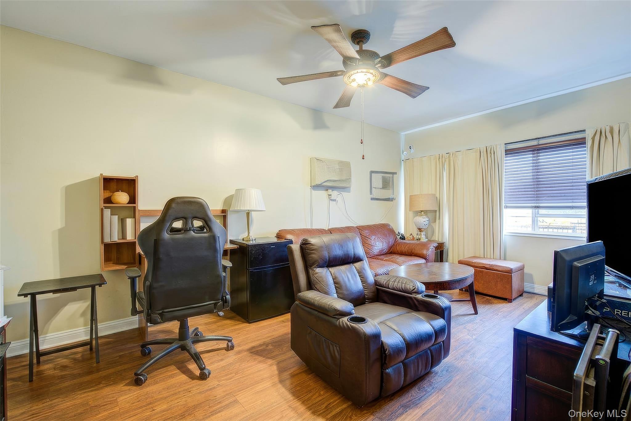 215-10 99th Avenue – For Sale photo 5