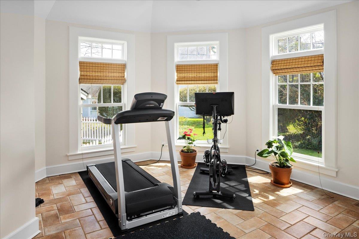16 Middle Drive – For Sale photo 29