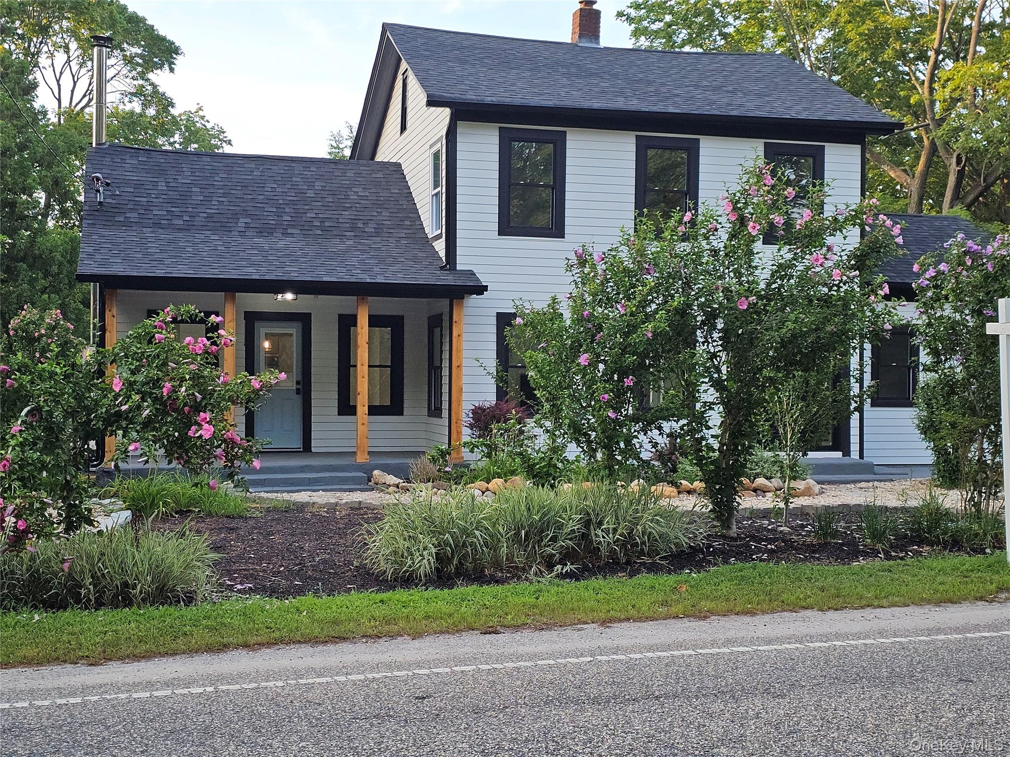 485 Long Island Avenue – For Sale