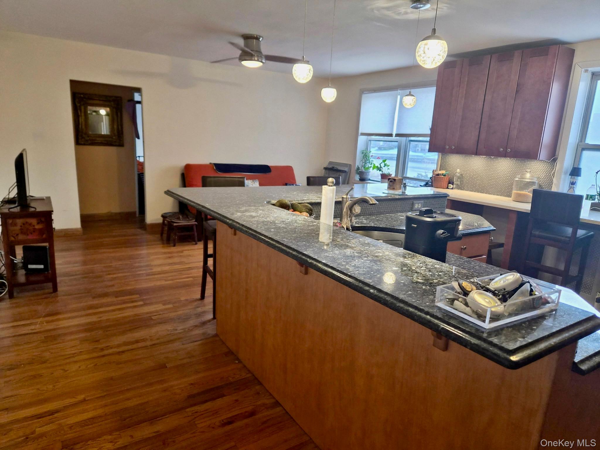40 DAVENPORT, Unit 2K photo 5