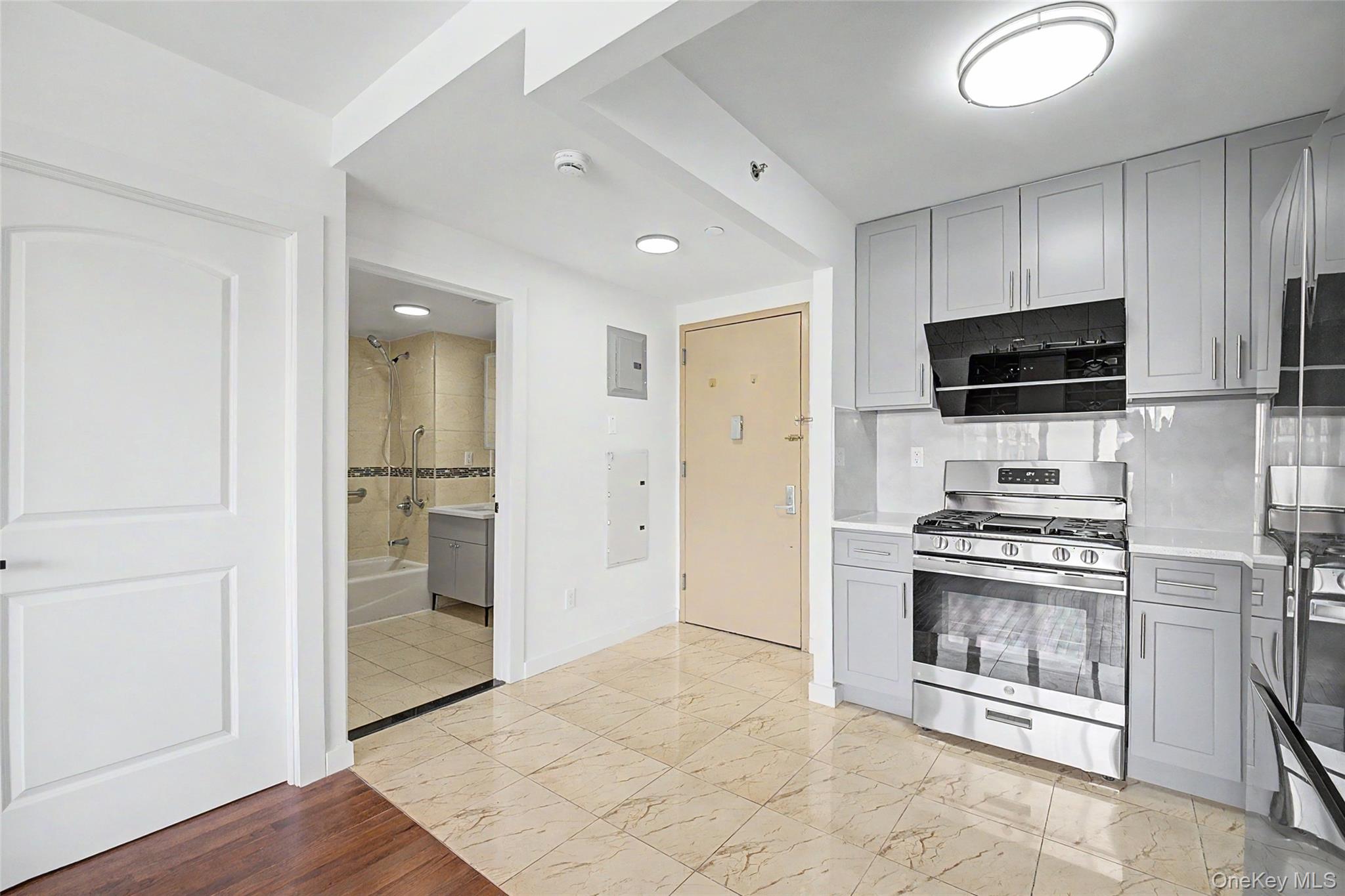 13621 Latimer Place, Unit 3E photo 9