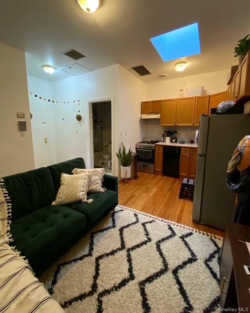 941 Manhattan Avenue – For Sale photo 6