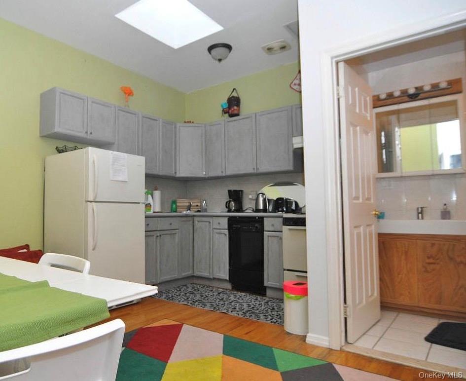 941 Manhattan Avenue – For Sale photo 11