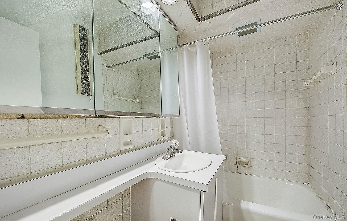 142-05 Roosevelt Avenue, Unit 521 photo 7