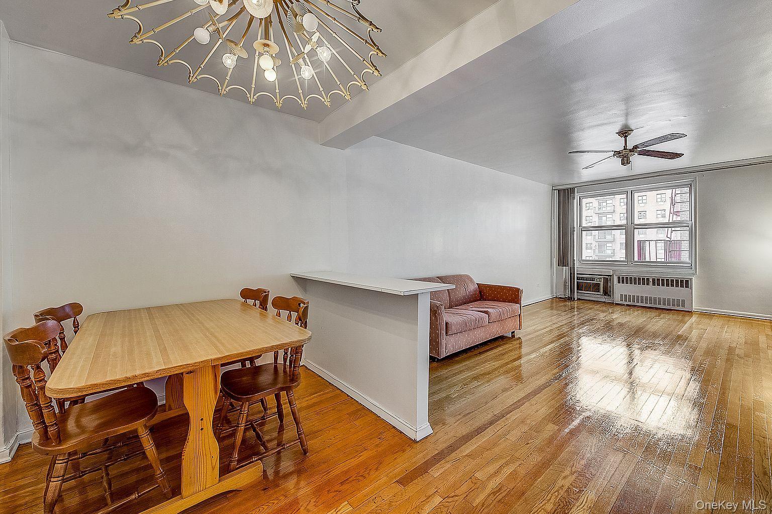 142-05 Roosevelt Avenue, Unit 521 photo 4