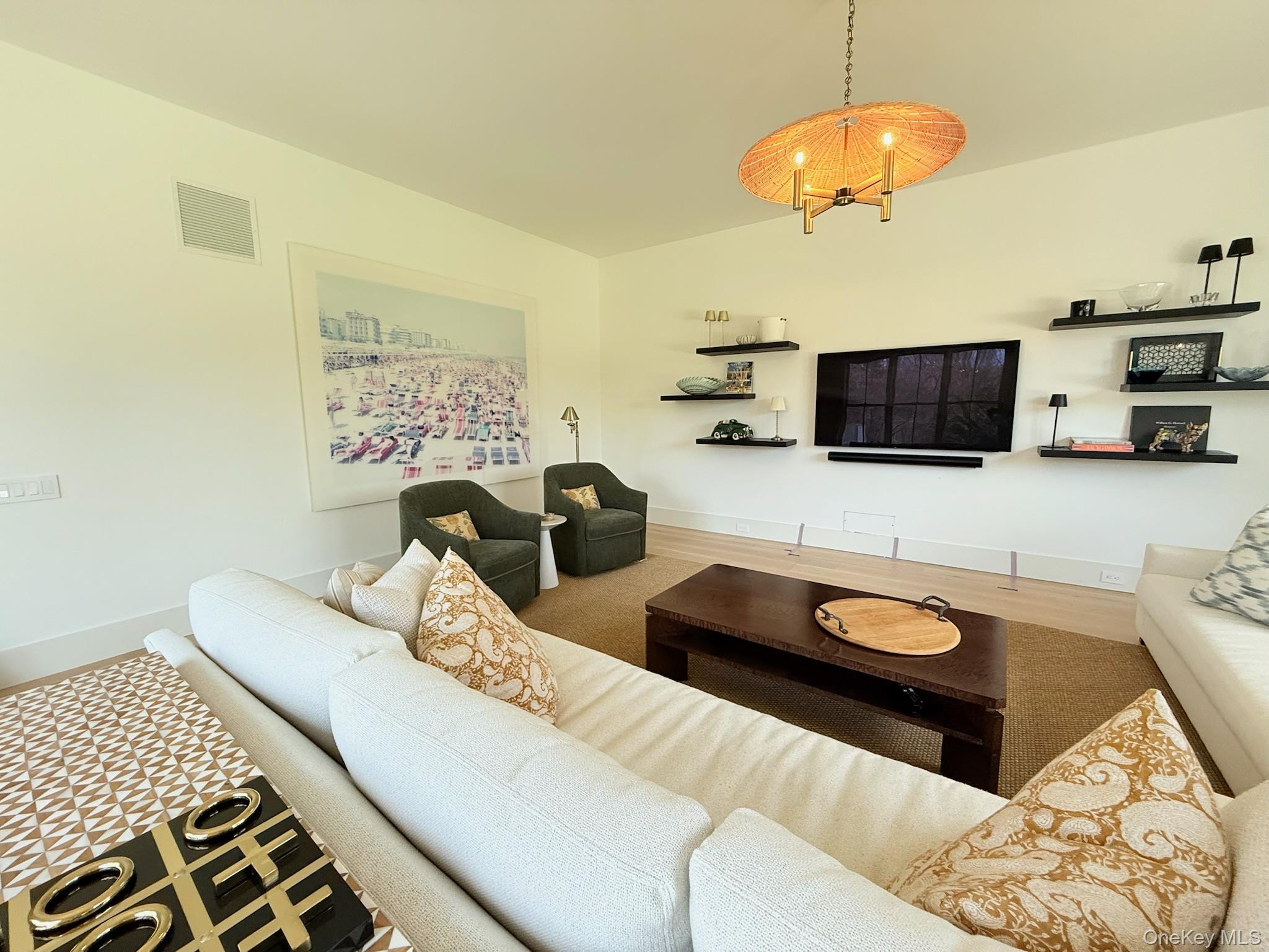 323 Division Street – For Rent photo 4