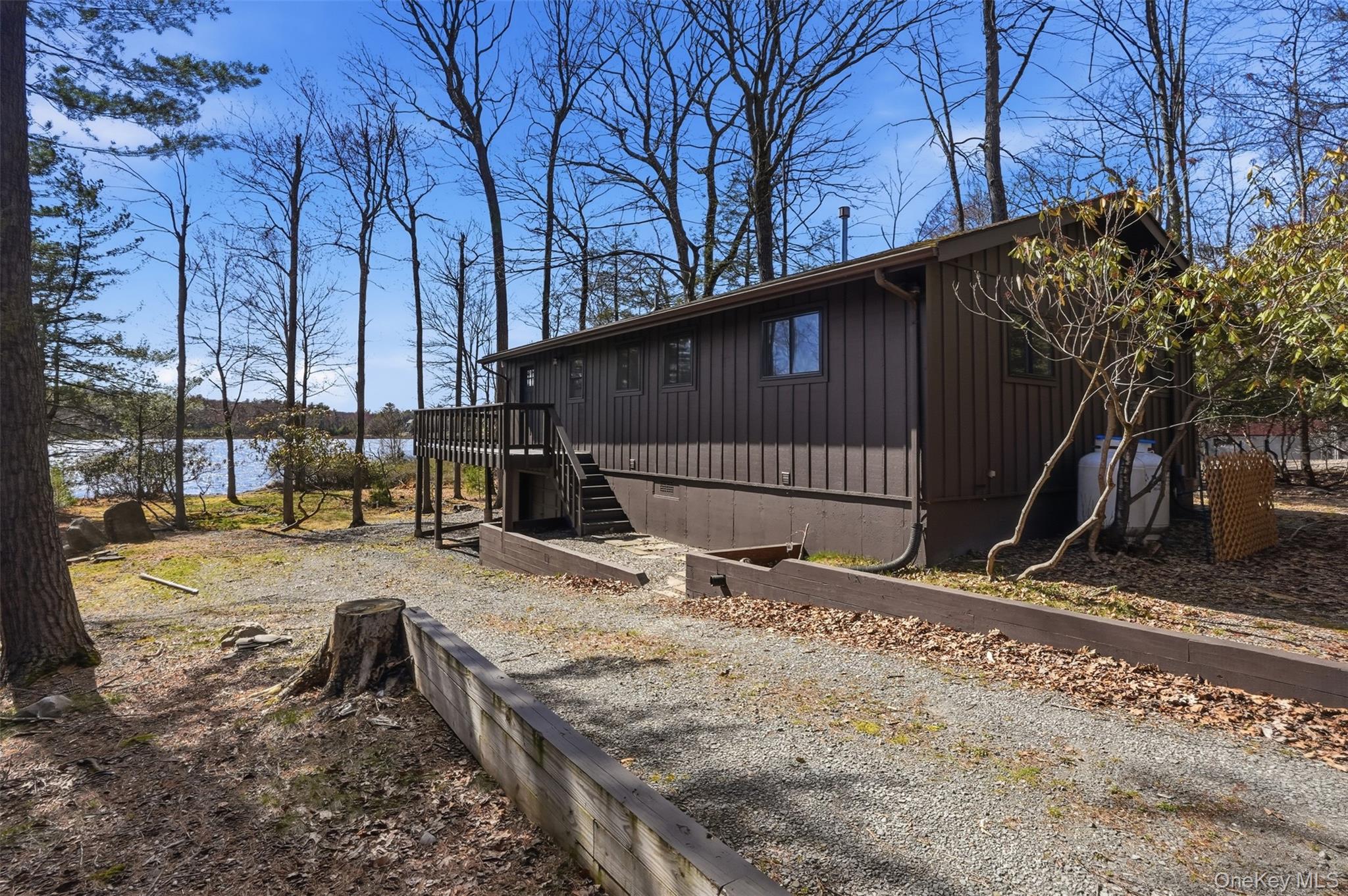 119 Lake Shore Drive W – For Sale