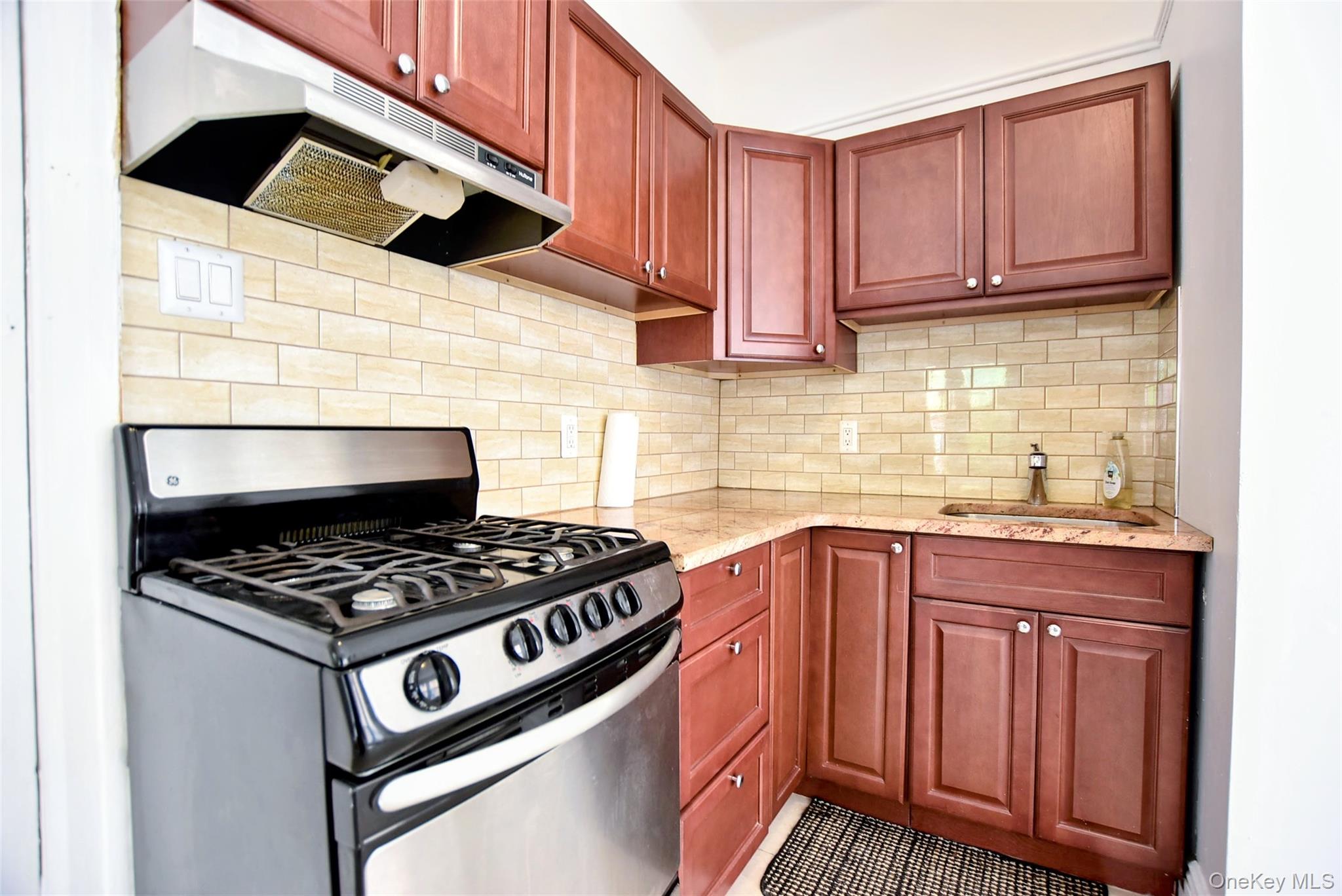 18-44 21st Drive – For Sale photo 9