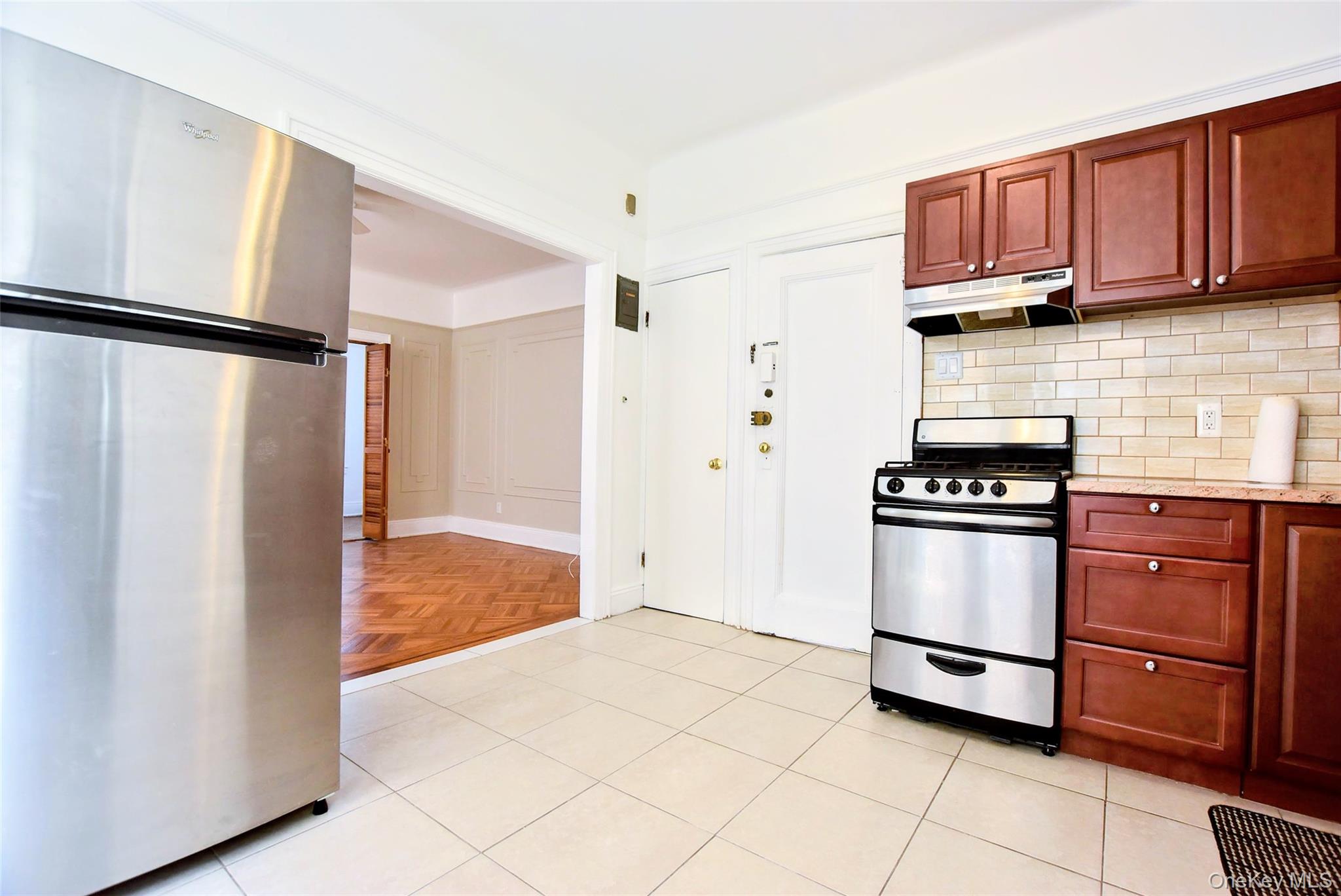 18-44 21st Drive – For Sale photo 8