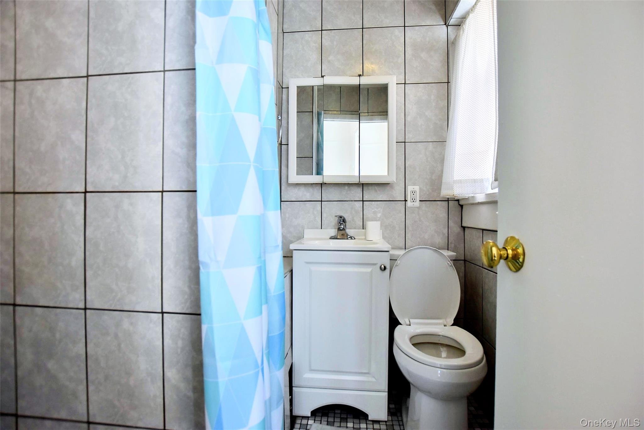 18-44 21st Drive – For Sale photo 10