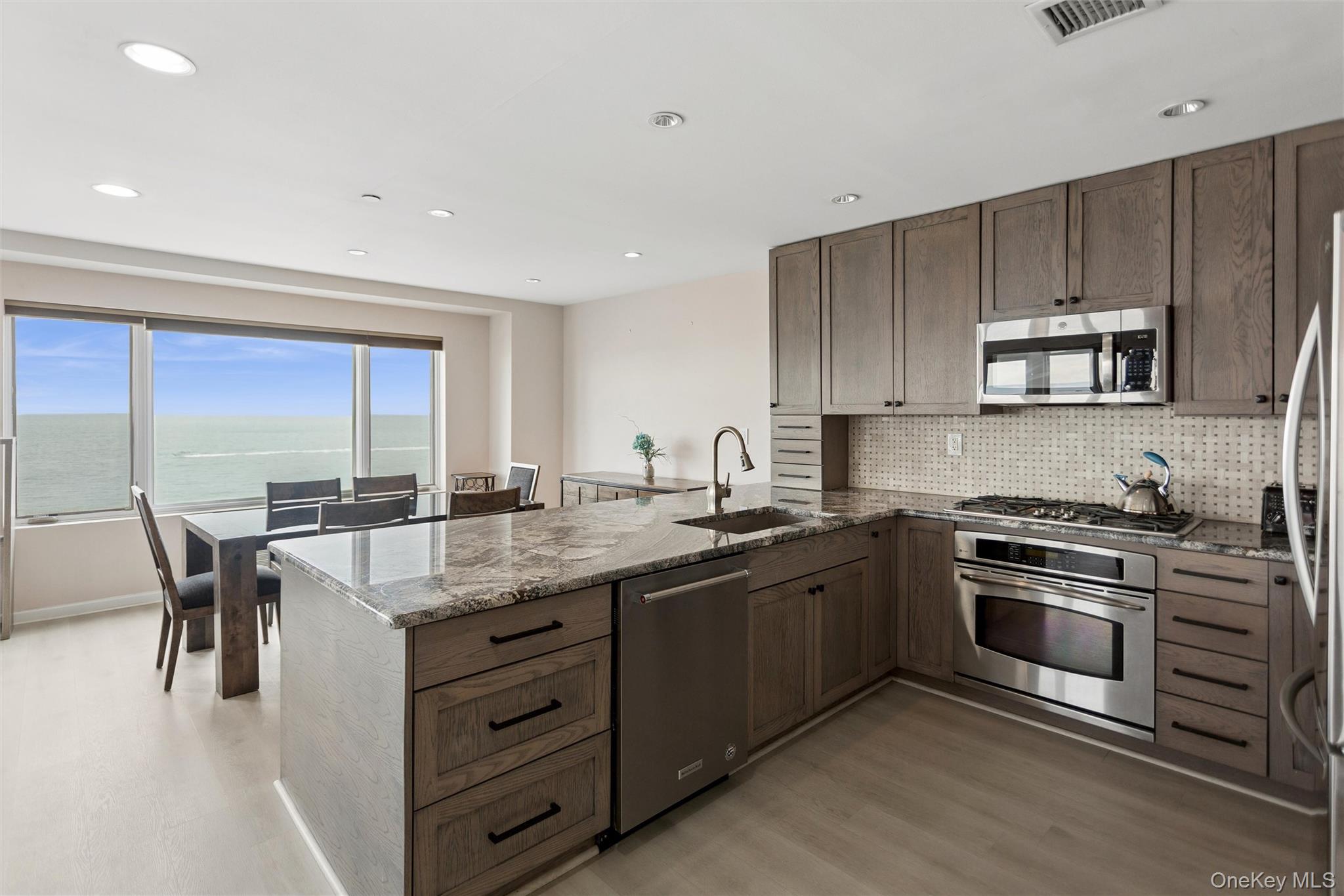 260 W Broadway, Unit 7A photo 11
