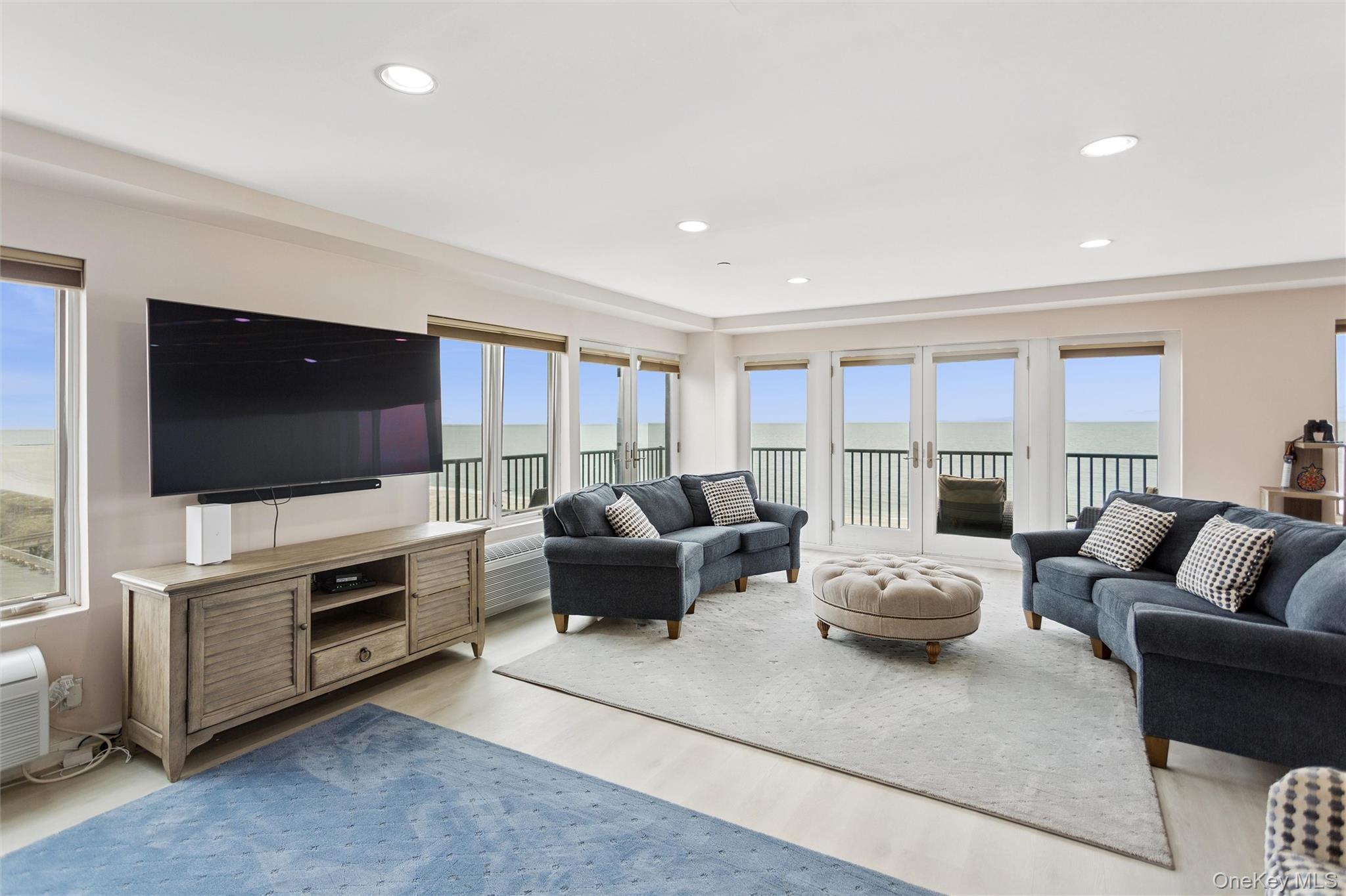 260 W Broadway, Unit 7A photo 4