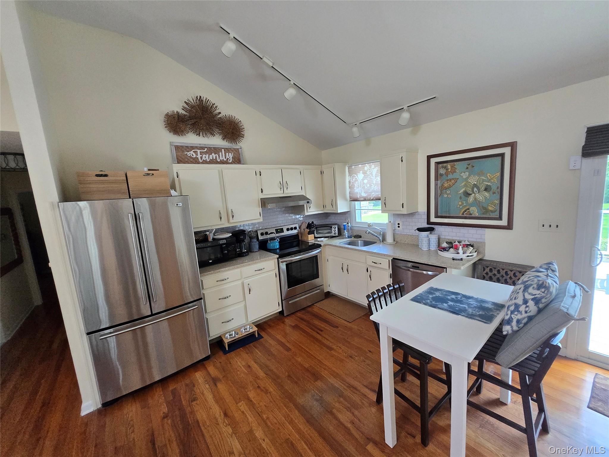 870 Noyack Road – For Rent photo 8
