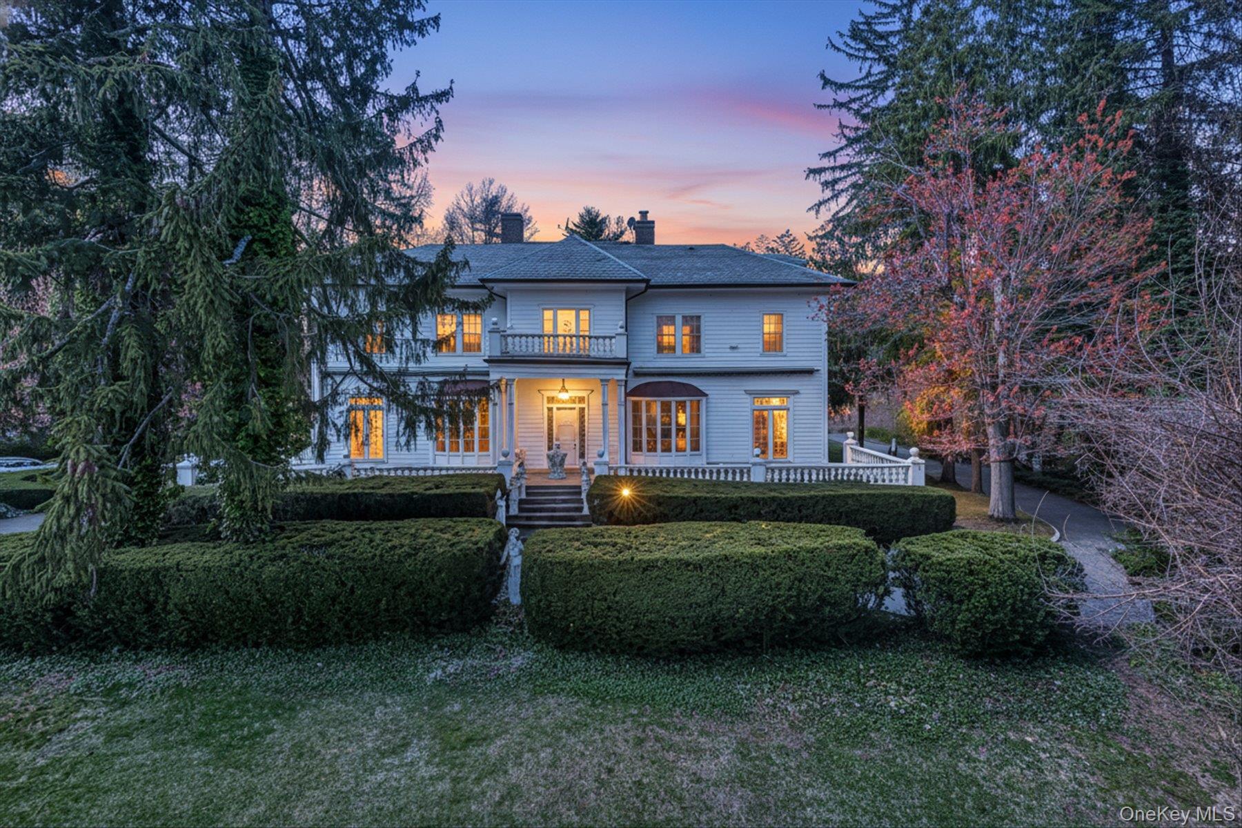 365 E Shore Road – For Sale