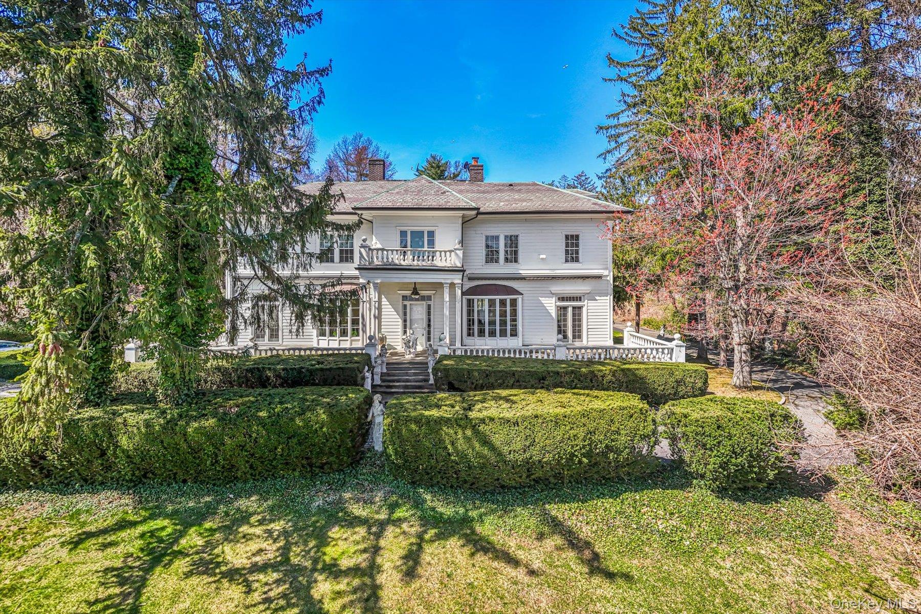 365 E Shore Road – For Sale photo 3