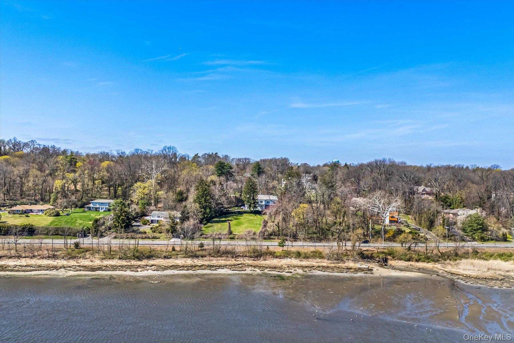 365 E Shore Road – For Sale photo 8