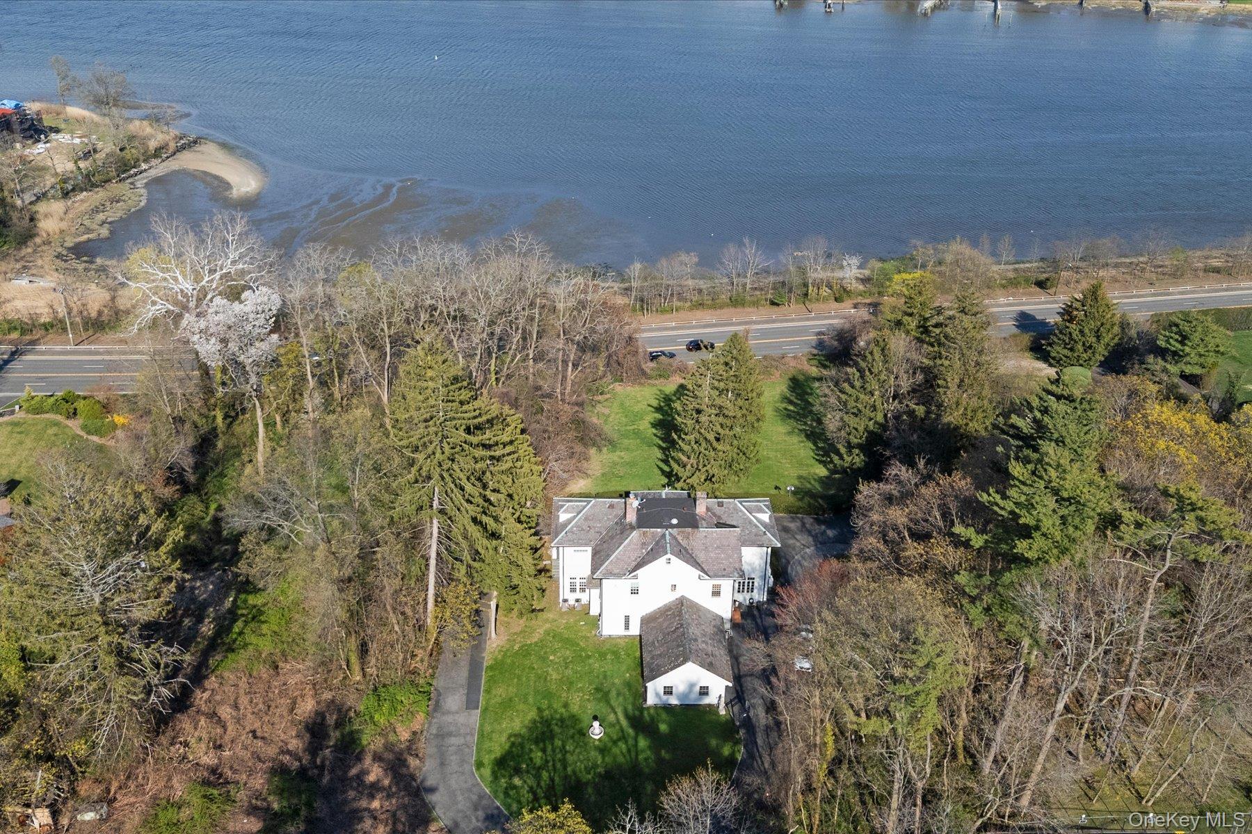365 E Shore Road – For Sale photo 6