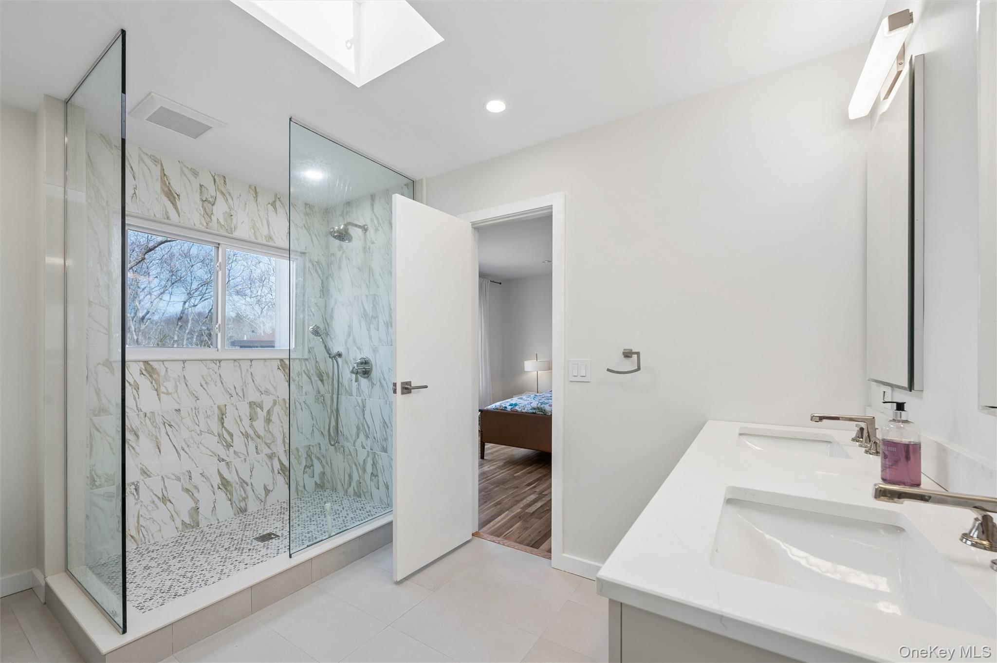 14 Old Trail Road – For Rent photo 13