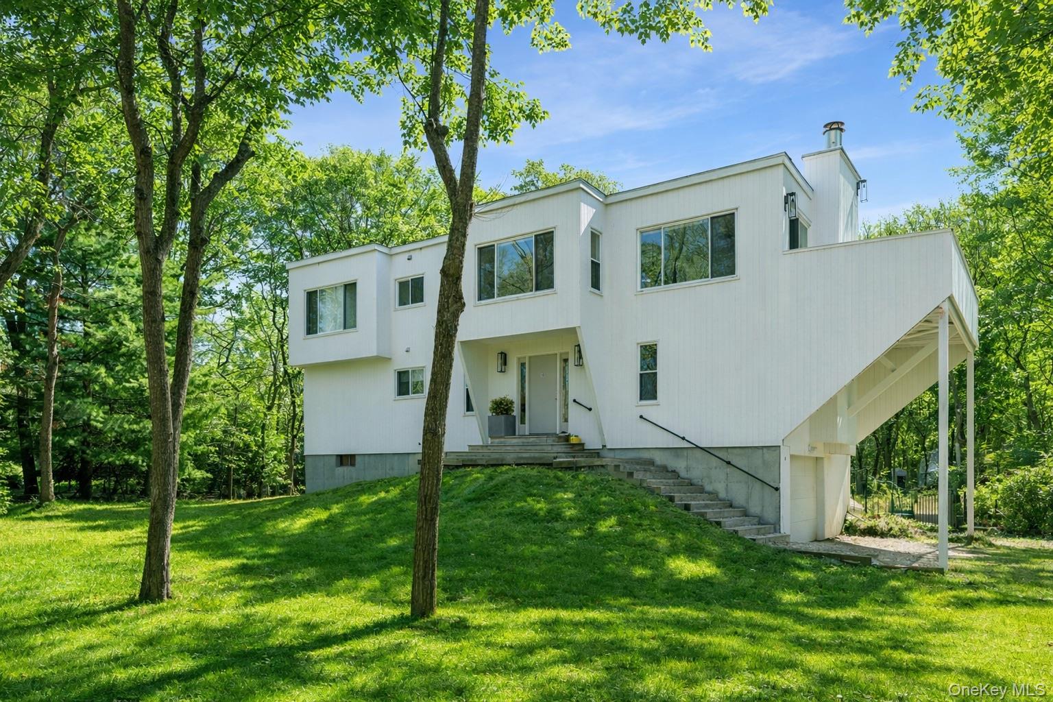 14 Old Trail Road – For Rent