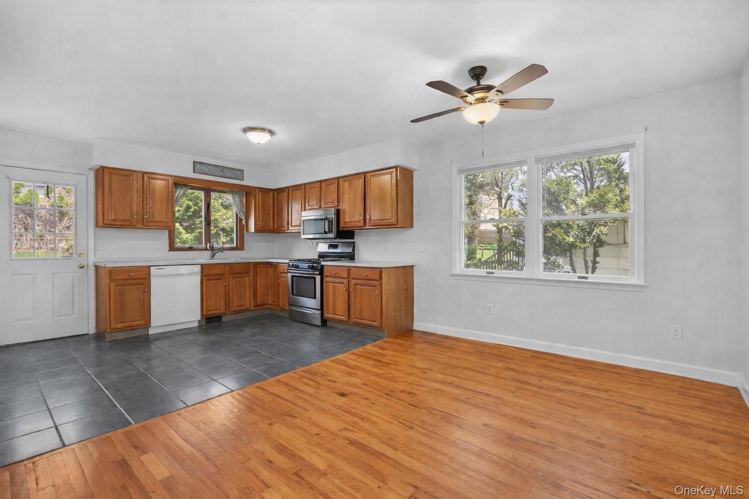 21 W Division Street – For Sale photo 5