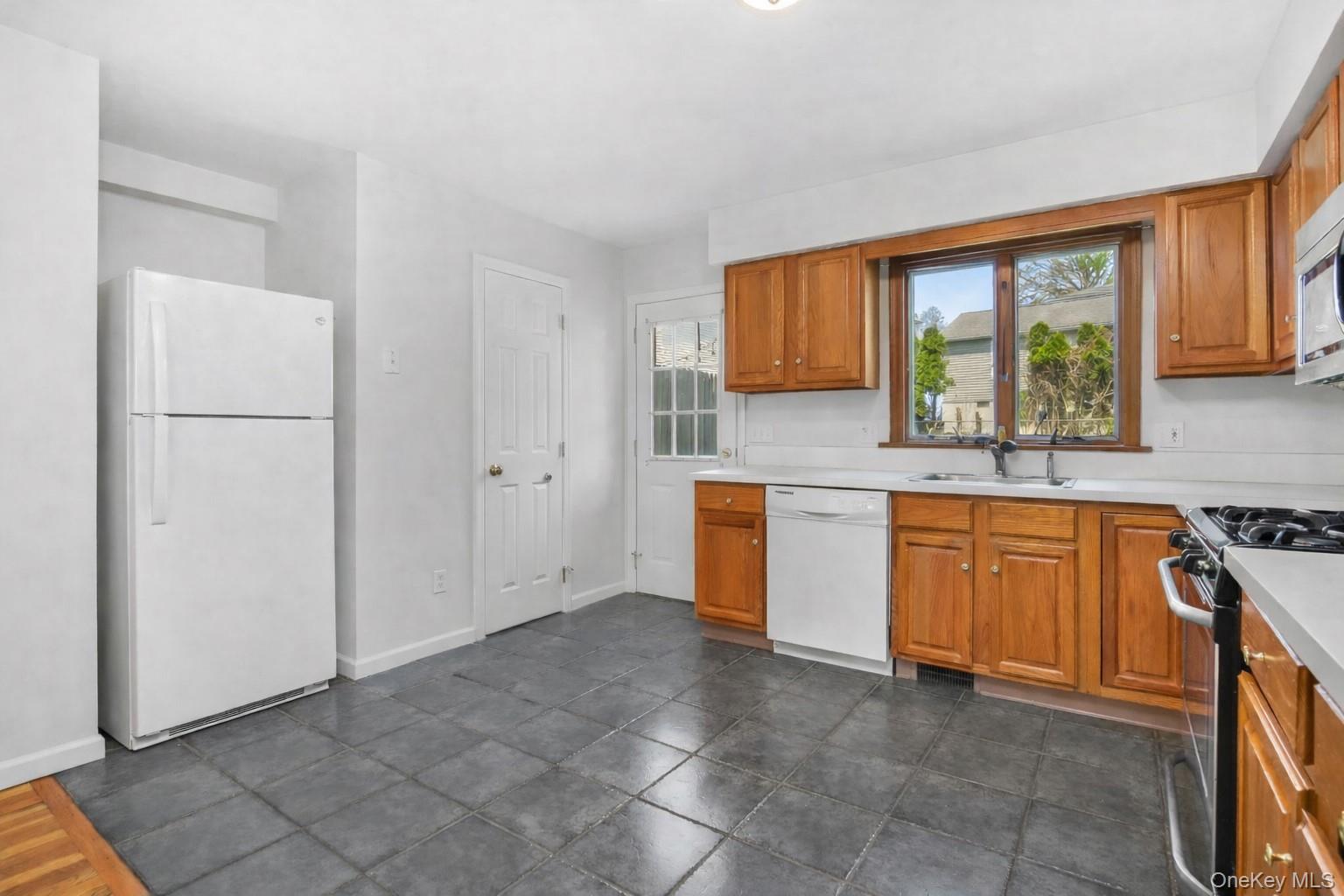 21 W Division Street – For Sale photo 7