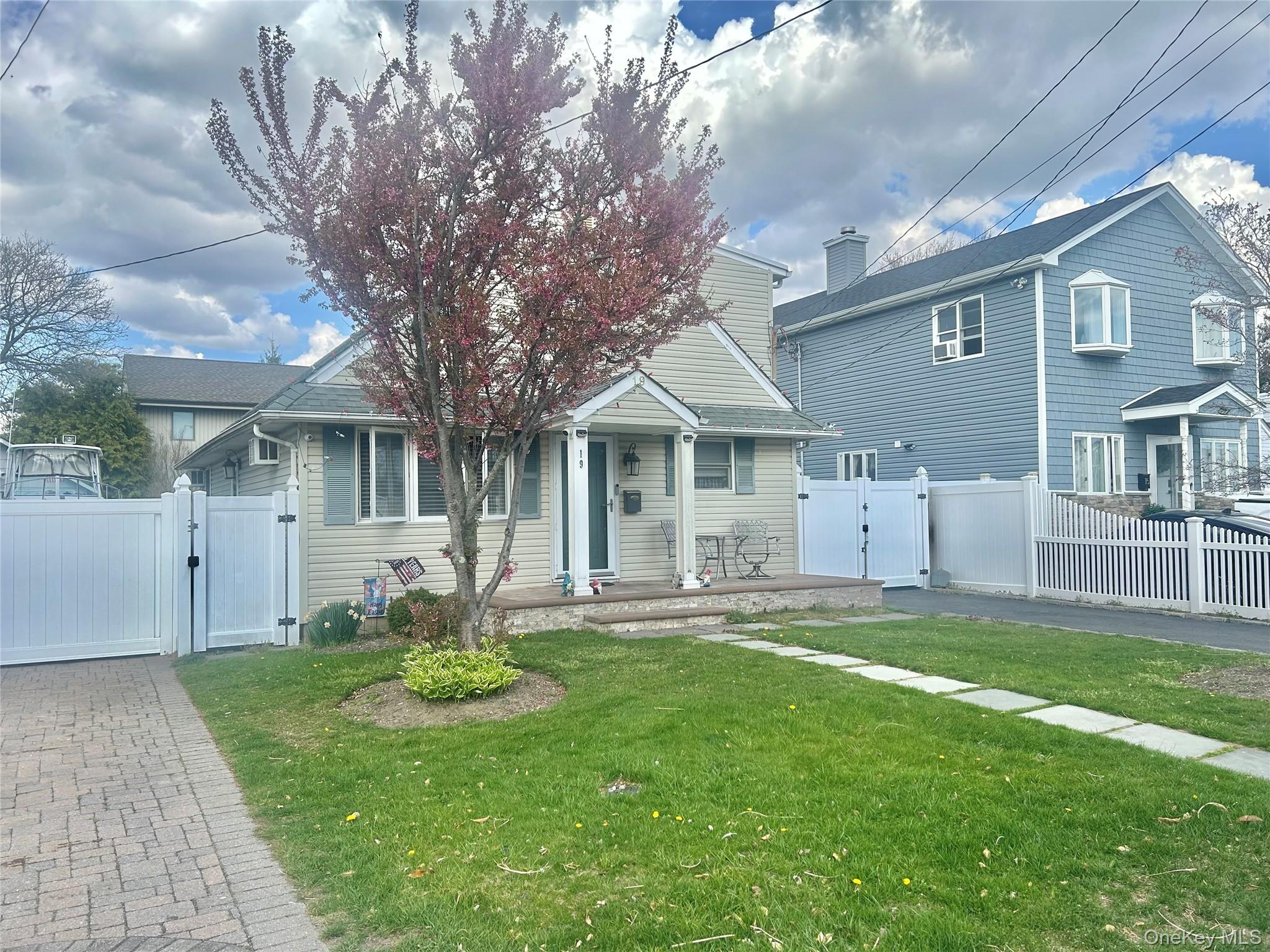 19 Tameling Avenue – For Sale photo 2