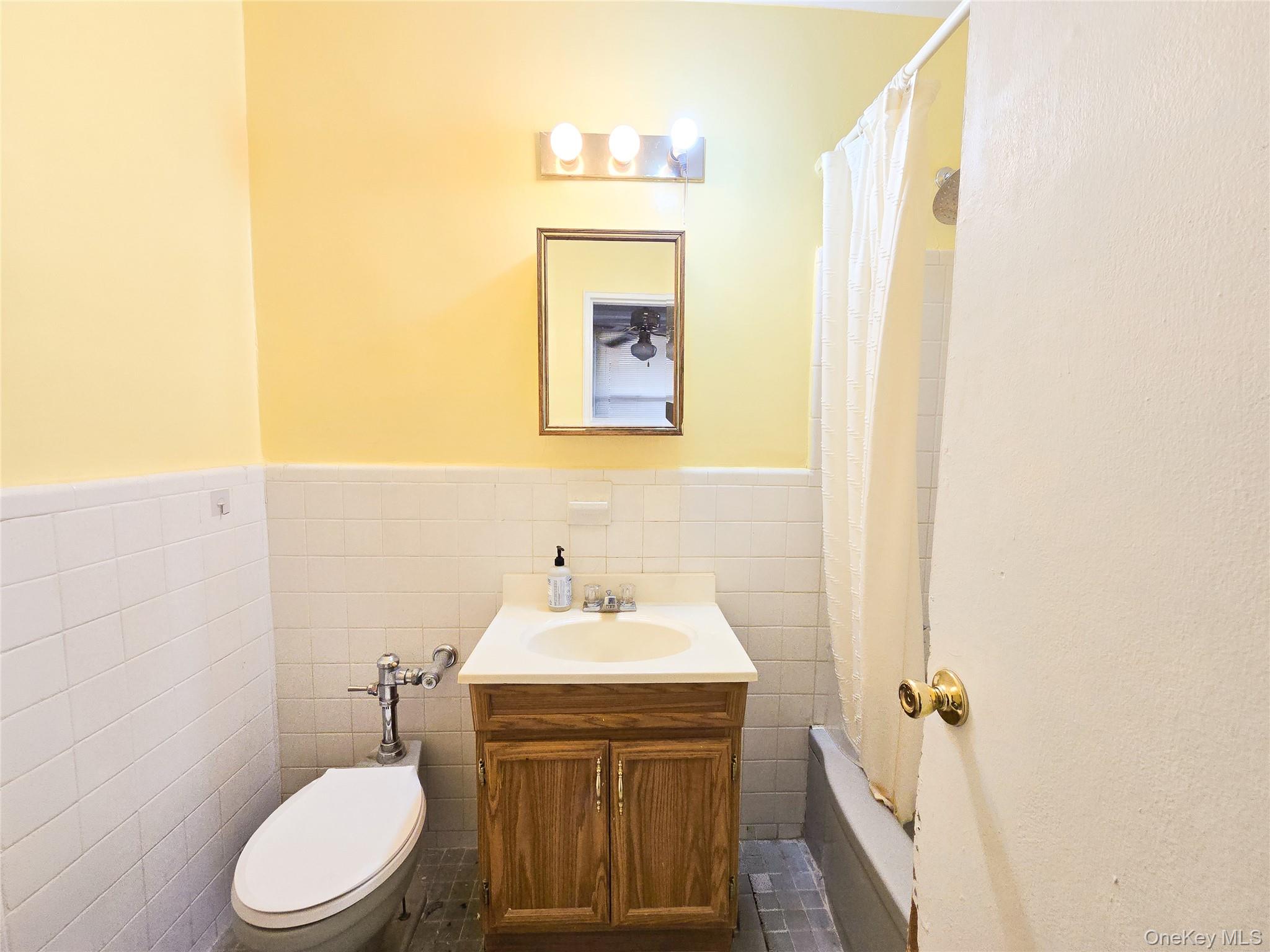 47-27 Little Neck Parkway, Unit L-2 photo 2