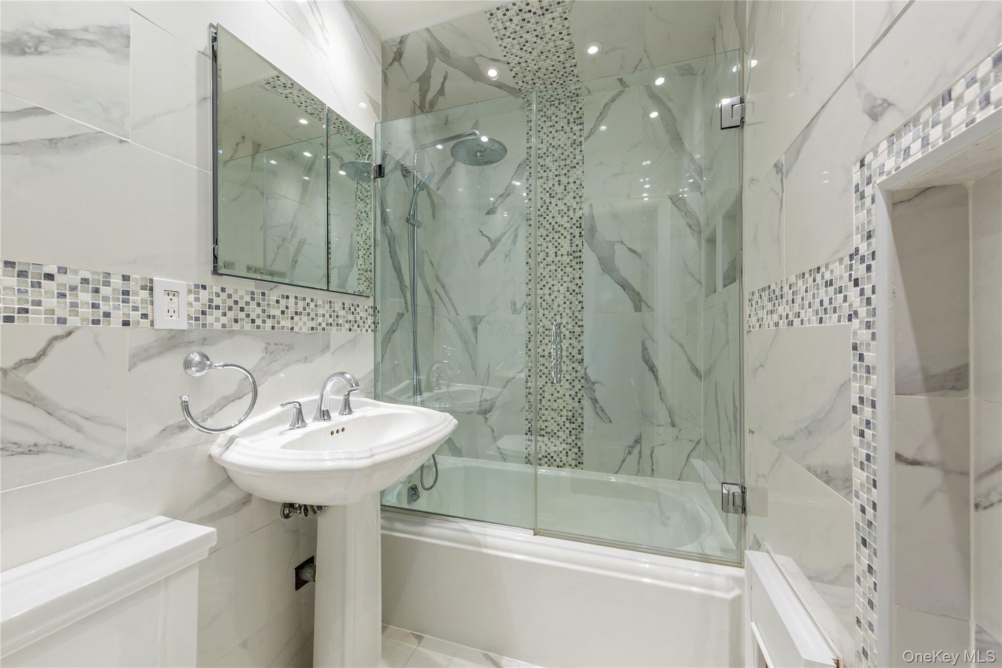 60th Street 34th Avenue, Unit 6D photo 7