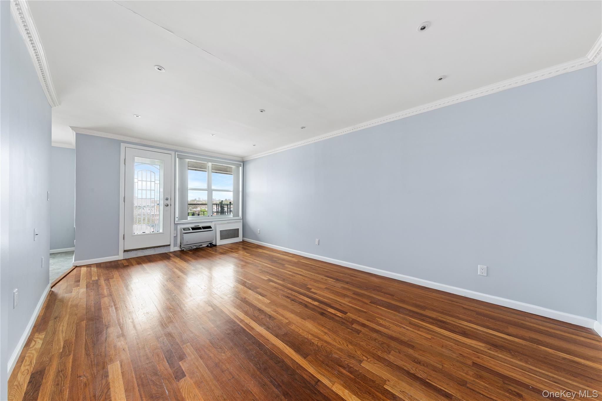 60th Street 34th Avenue, Unit 6D photo 4