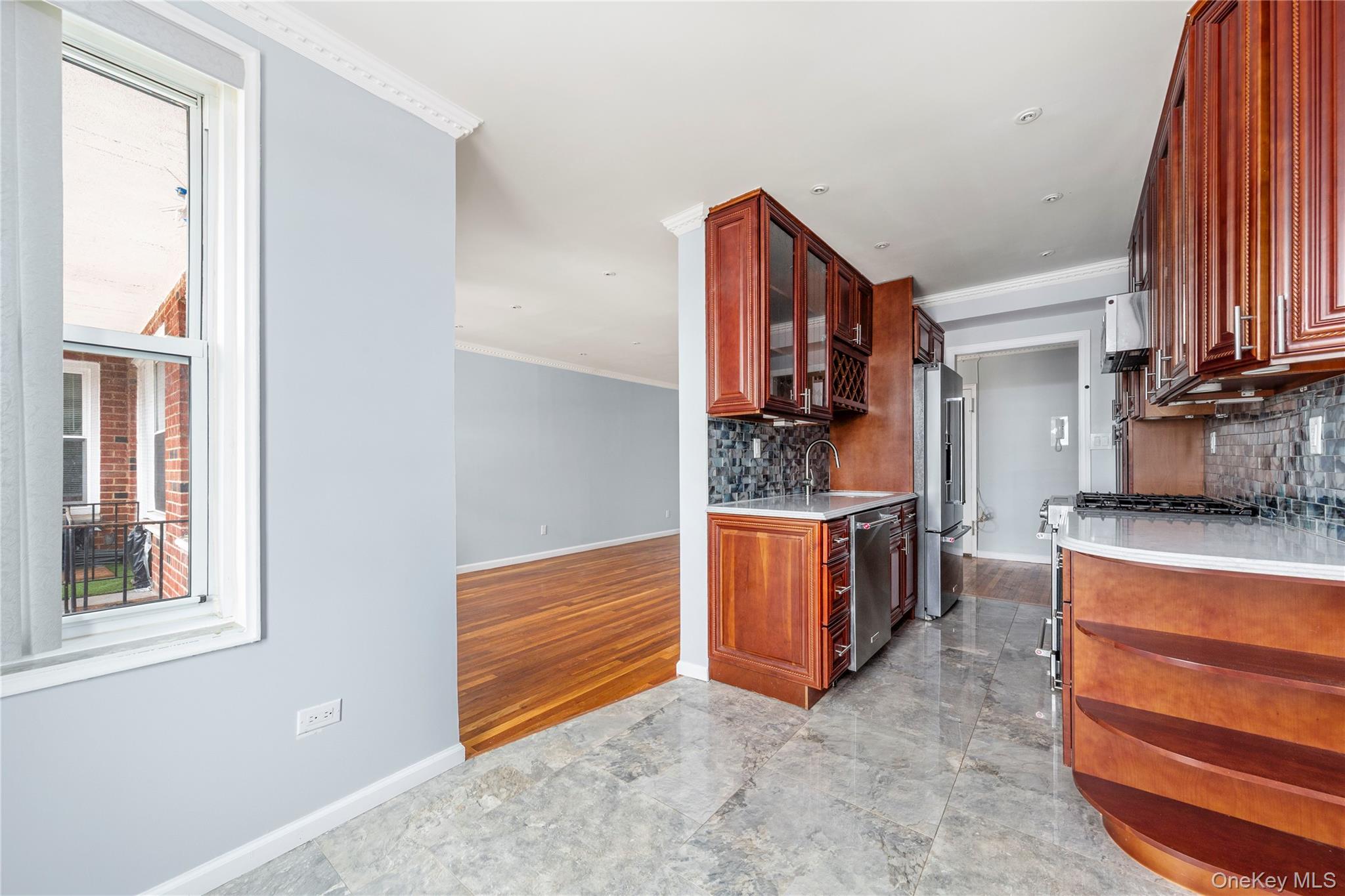 60th Street 34th Avenue, Unit 6D photo 2