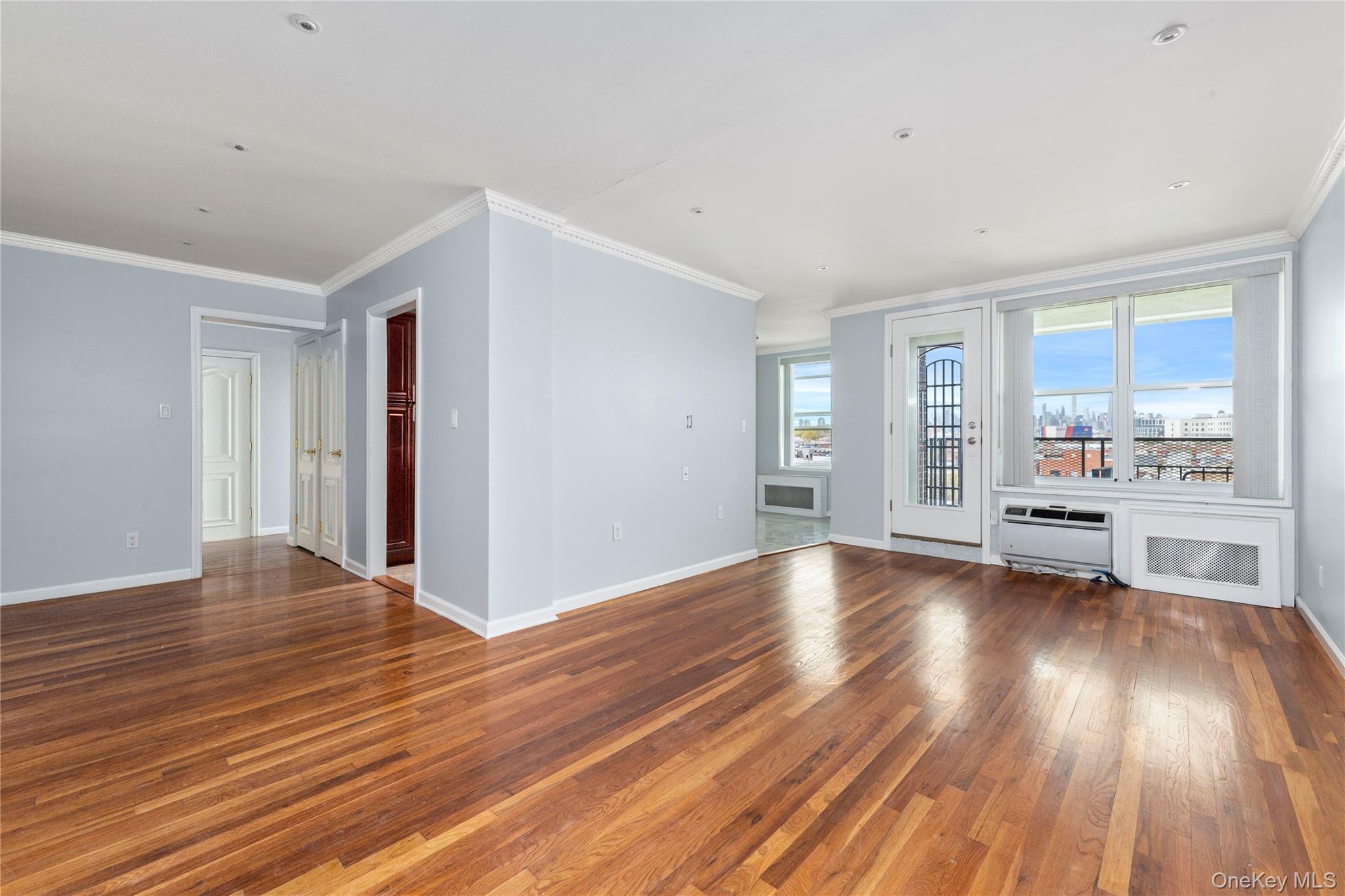 60th Street 34th Avenue, Unit 6D photo 3