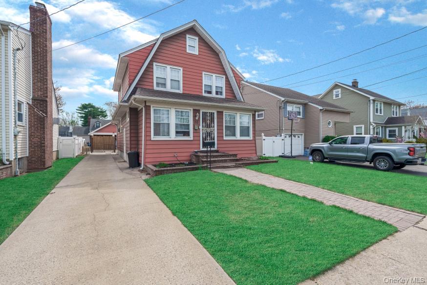20 Nassau Boulevard – For Sale photo 2