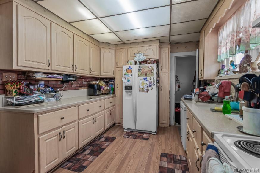 20 Nassau Boulevard – For Sale photo 9