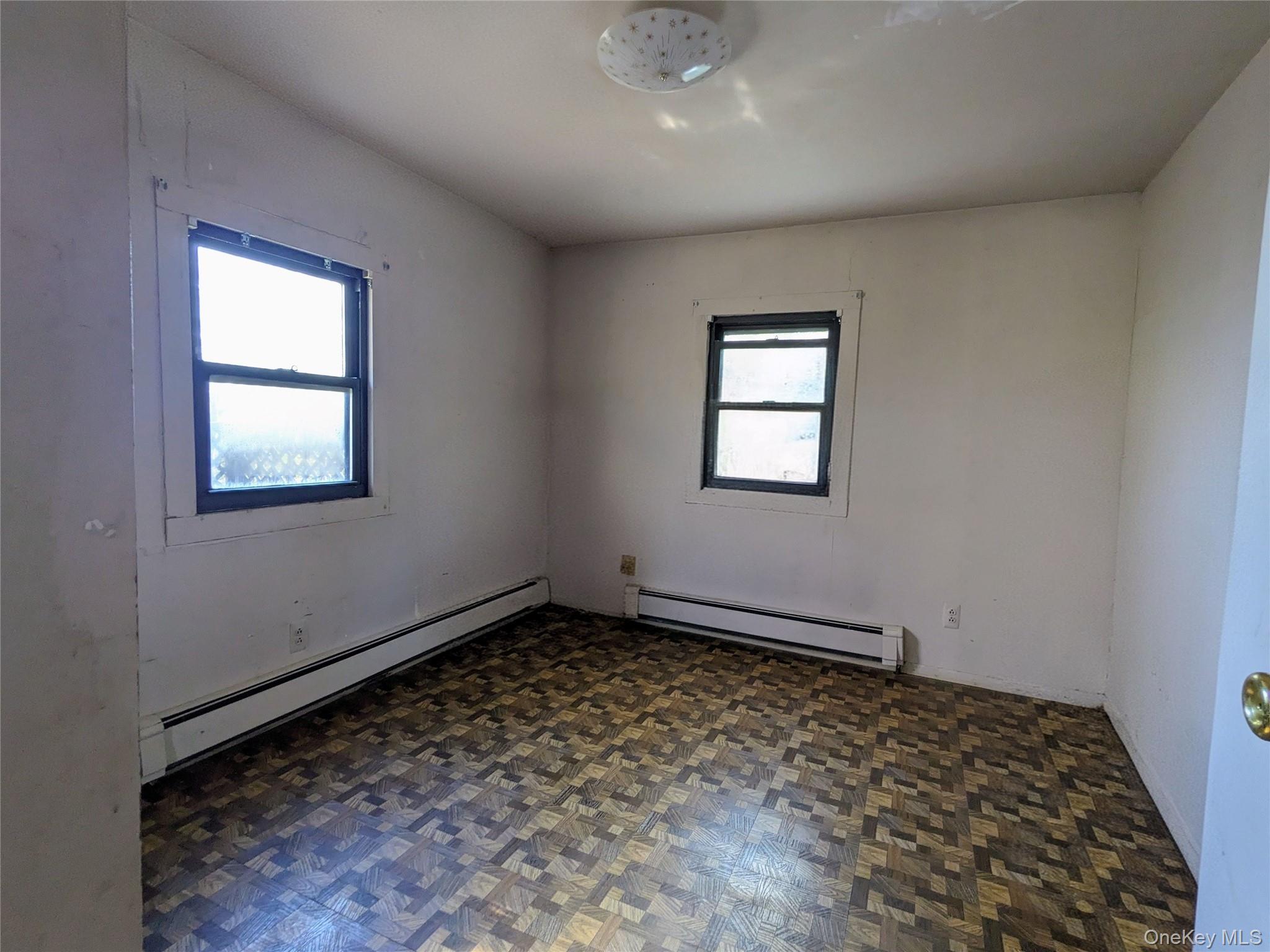 33 E Tusten Place – For Sale photo 25