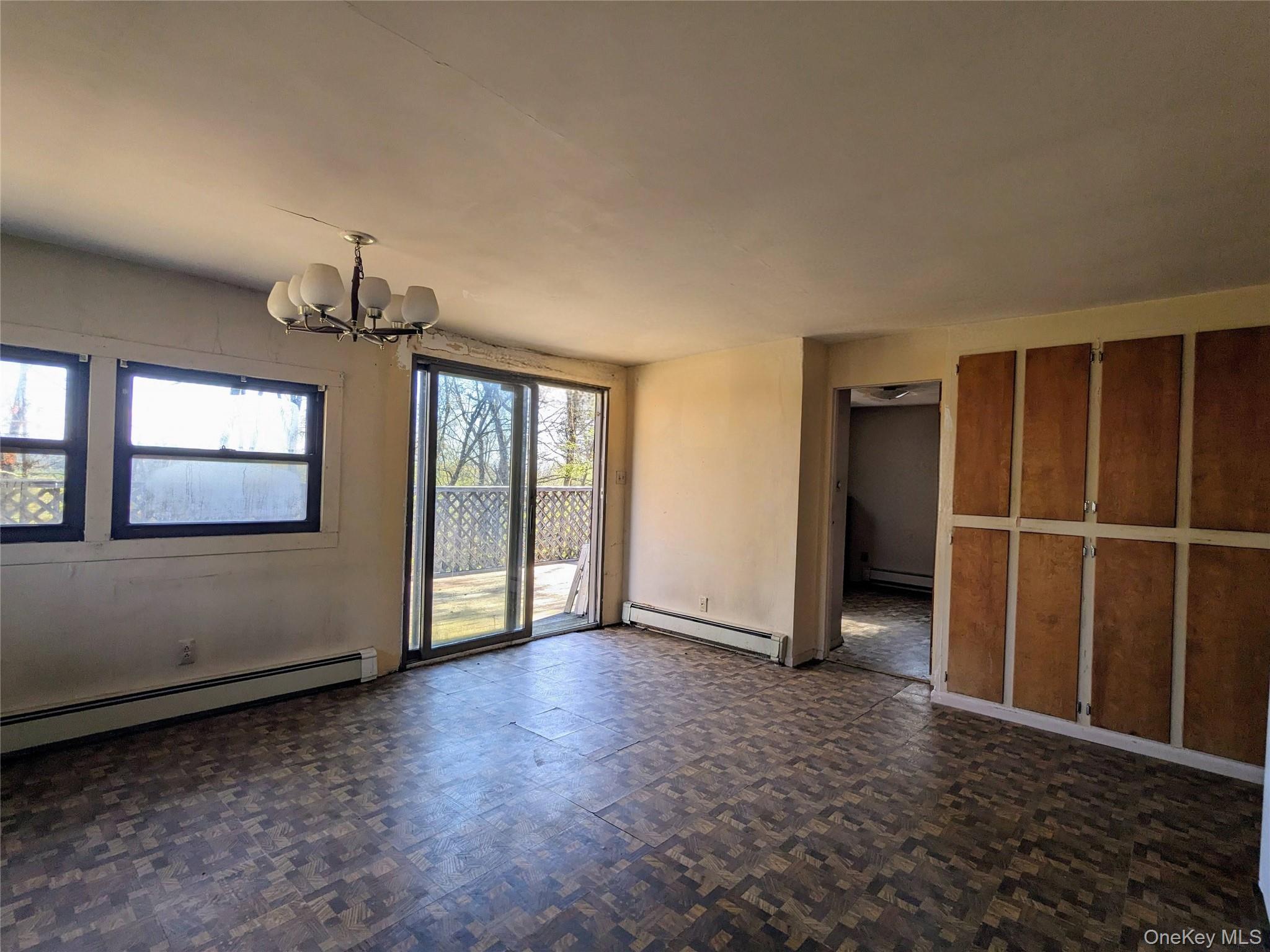 33 E Tusten Place – For Sale photo 11